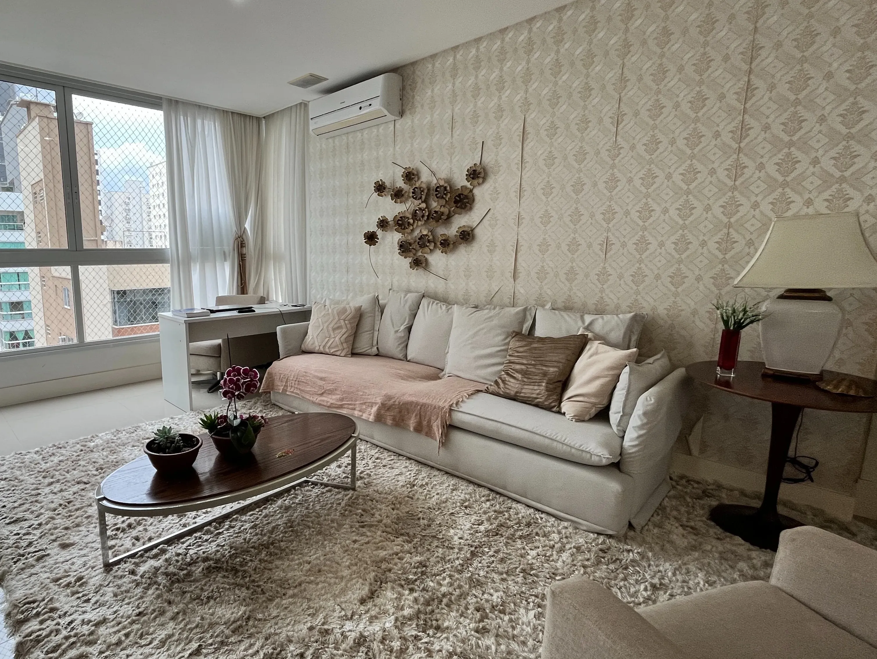 Apartamento alto padrão de 4 dormitórios proximo a Av. Central em BC