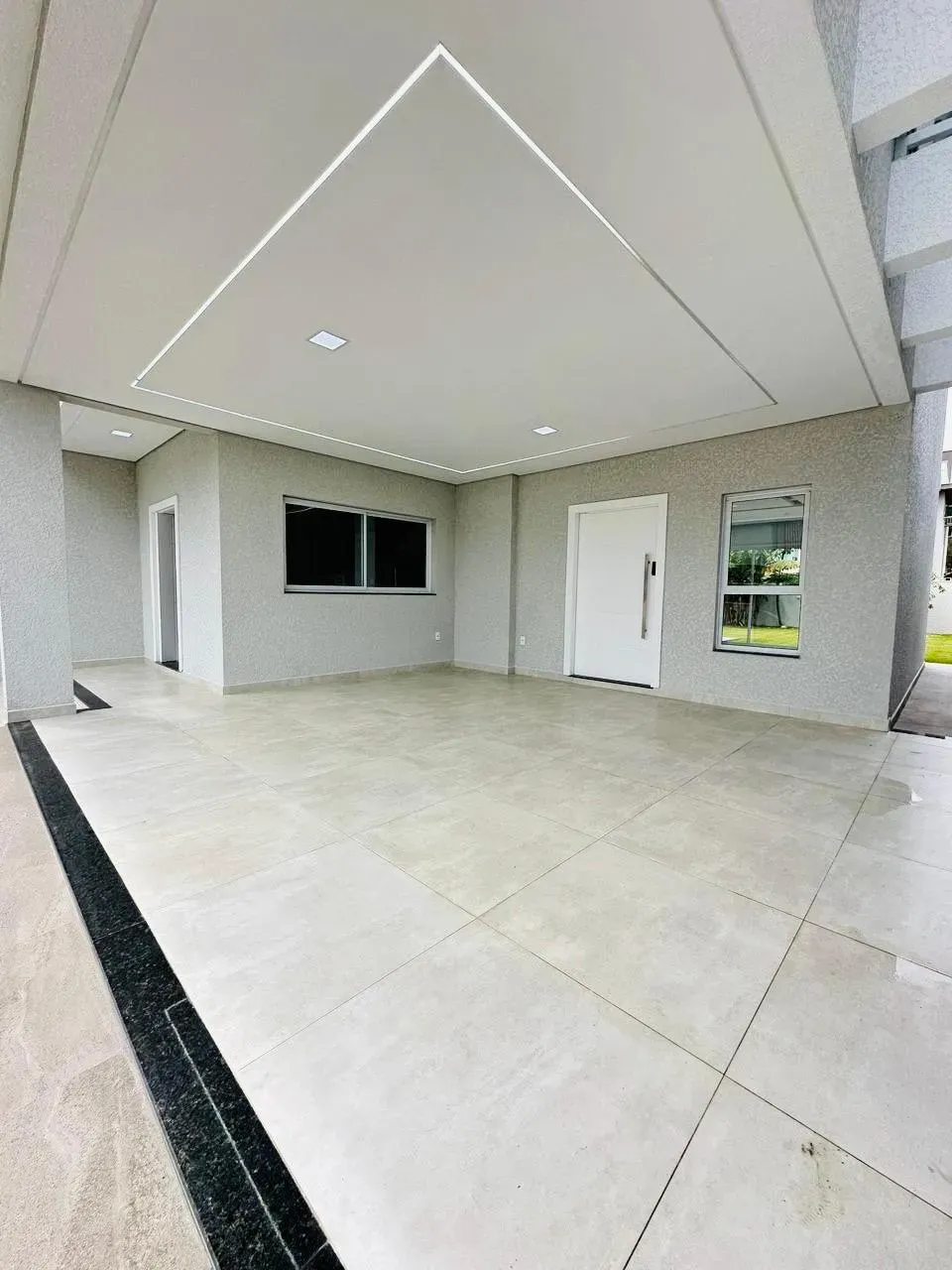 sobrado com 3 suítes com sacadas e 2 vagas descobertas em Ingleses do Rio Vermelho, Florianópolis/SC