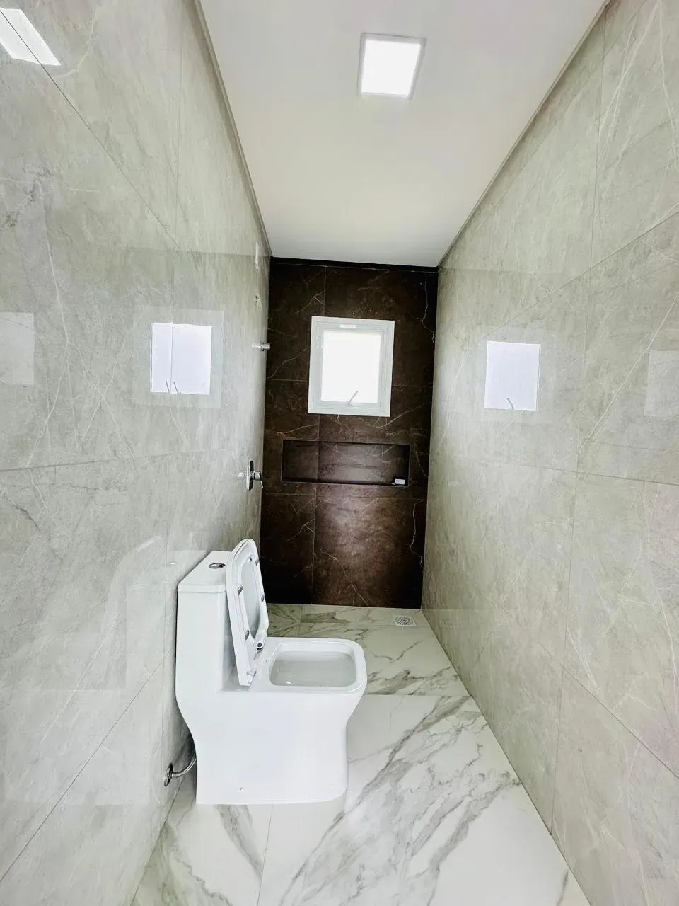 sobrado com 3 suítes com sacadas e 2 vagas descobertas em Ingleses do Rio Vermelho, Florianópolis/SC