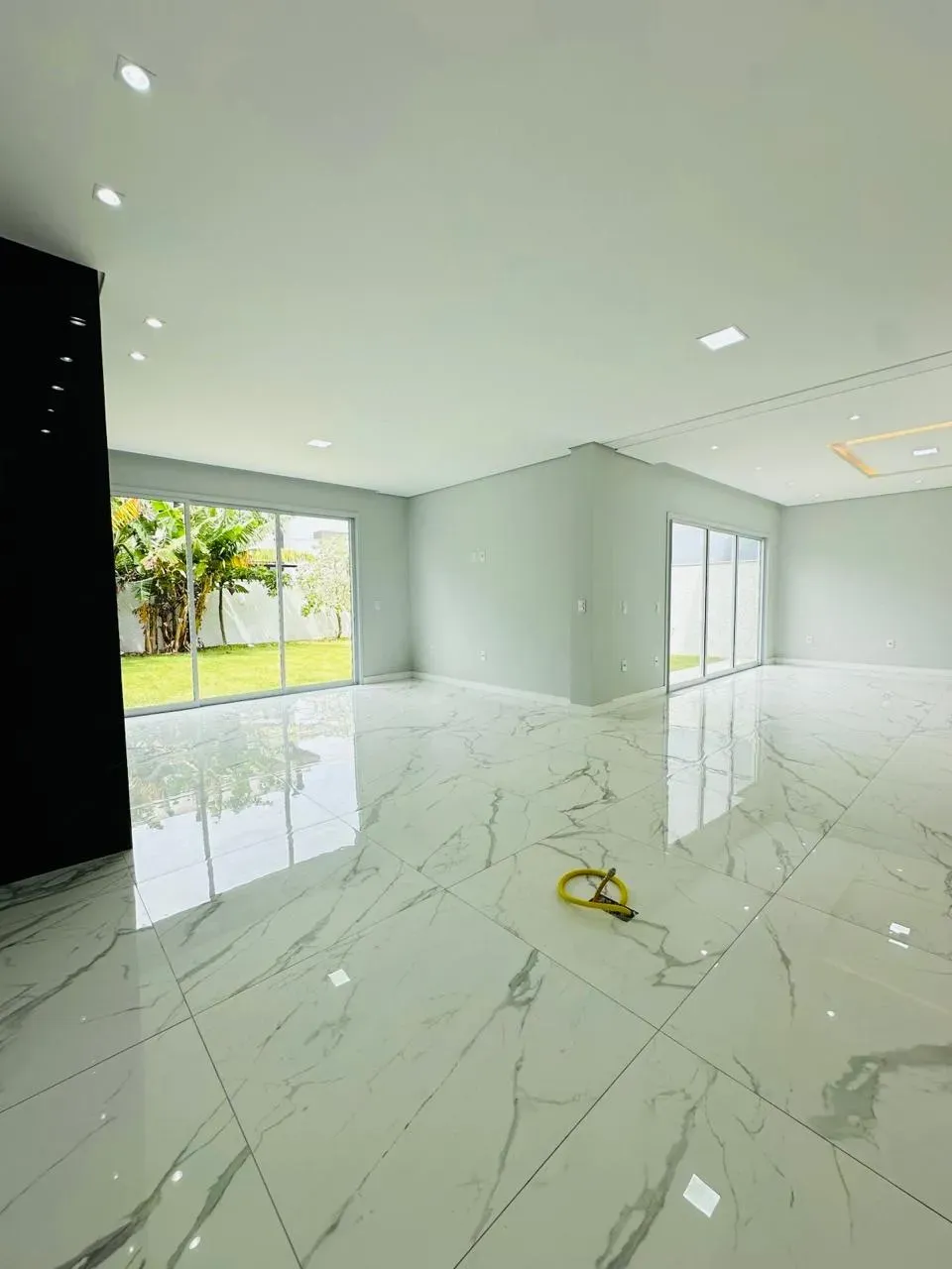 sobrado com 3 suítes com sacadas e 2 vagas descobertas em Ingleses do Rio Vermelho, Florianópolis/SC