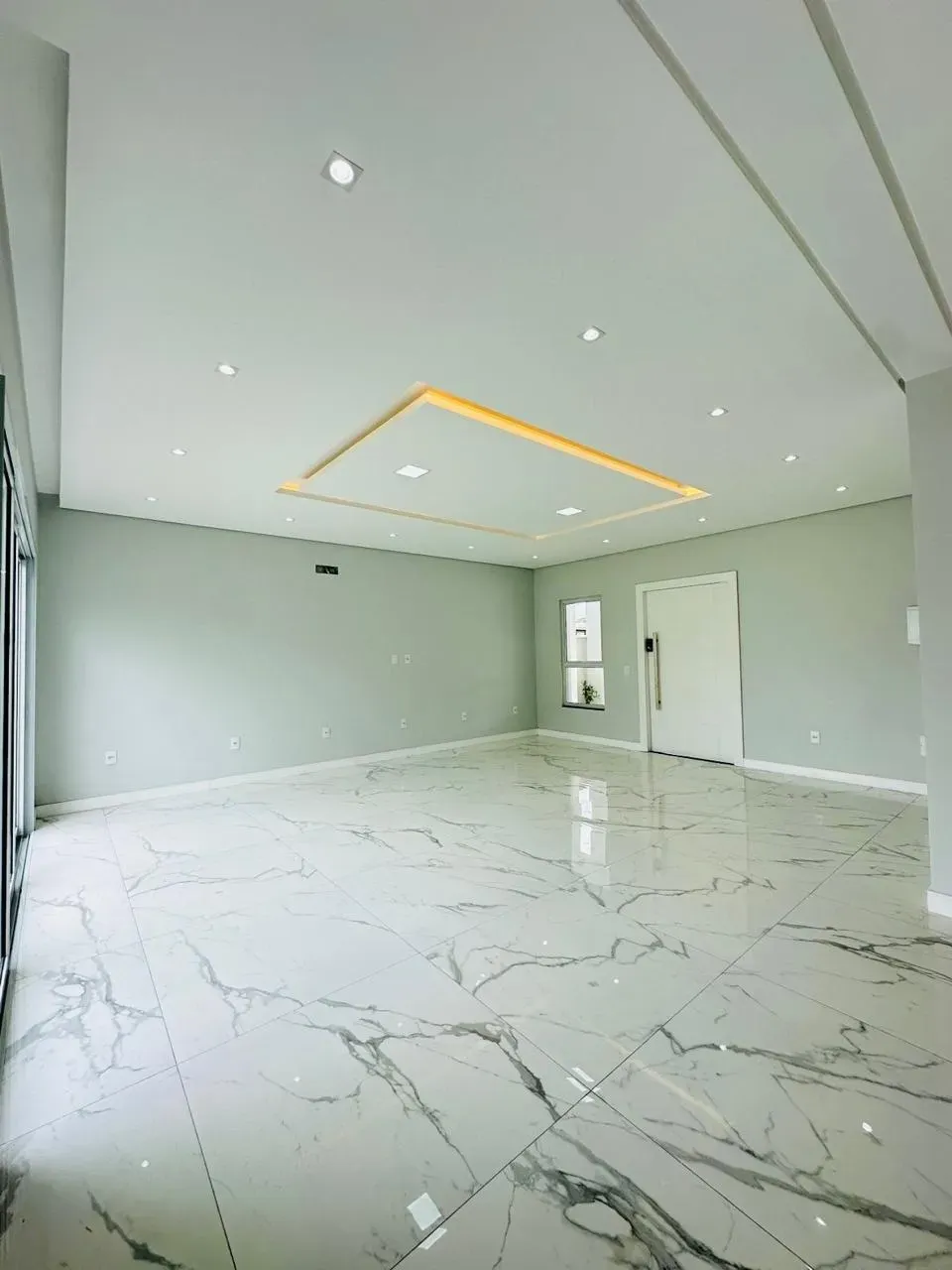 sobrado com 3 suítes com sacadas e 2 vagas descobertas em Ingleses do Rio Vermelho, Florianópolis/SC