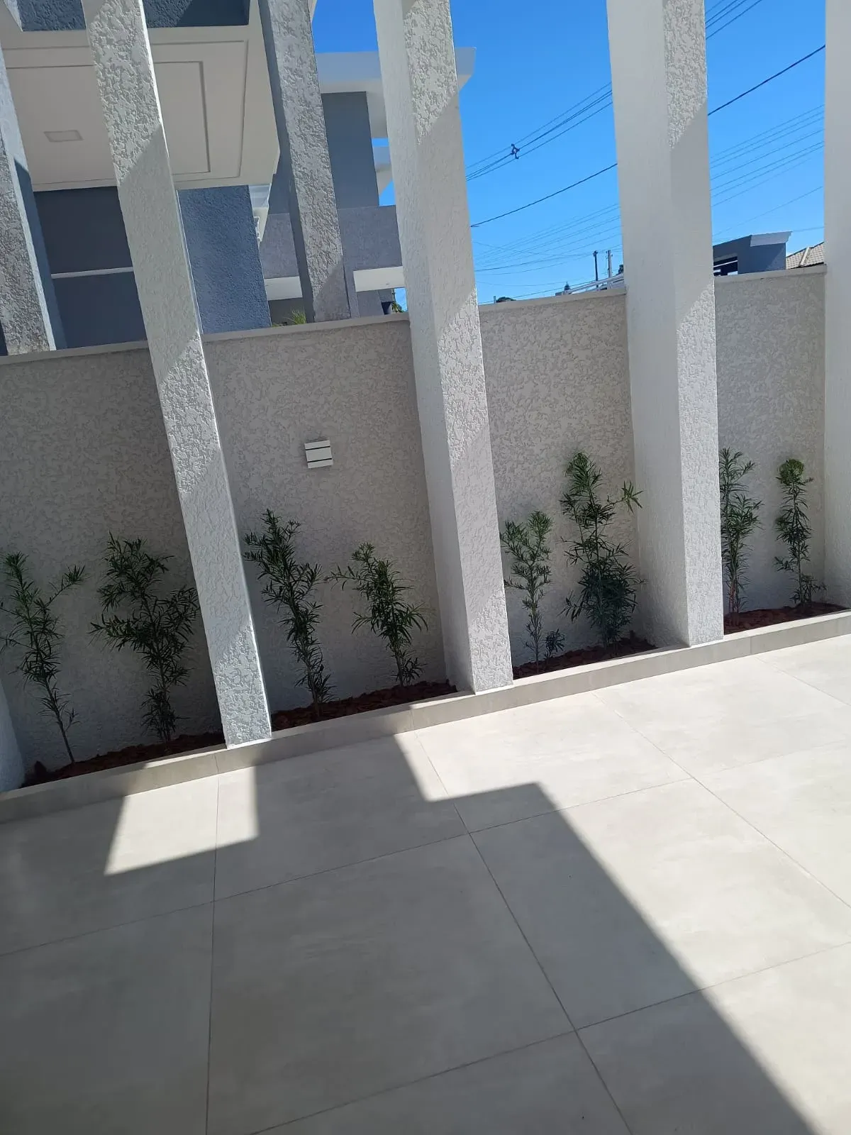 sobrado com 3 suítes com sacadas e 2 vagas descobertas em Ingleses do Rio Vermelho, Florianópolis/SC