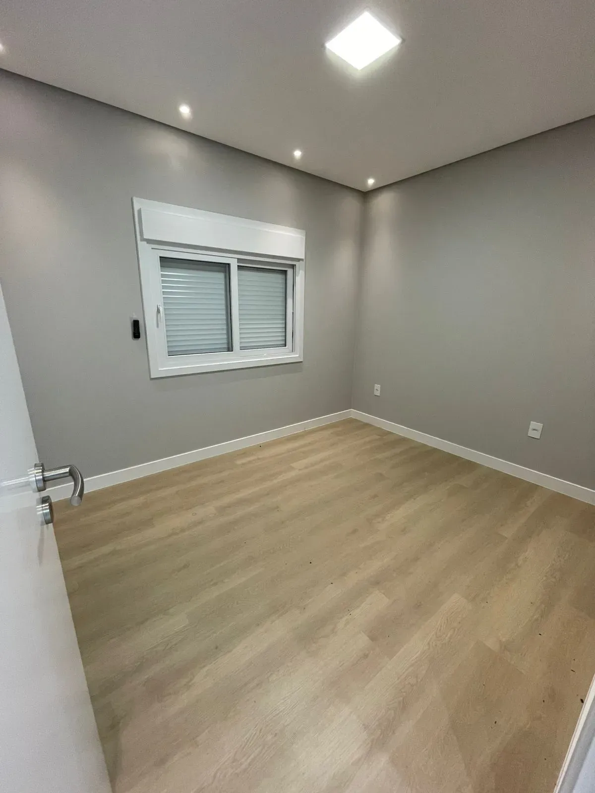 Casa alto padrão 3 dormitórios sendo 1 suíte e 2 vagas de garagem em Palhoça/SC