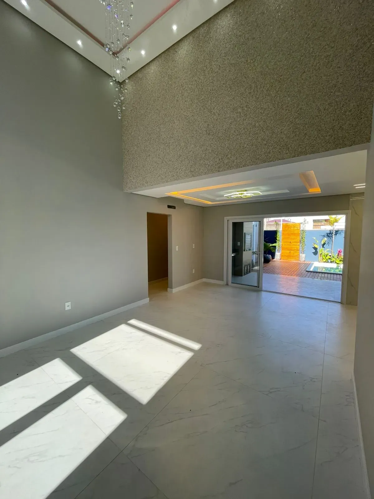 Casa alto padrão 3 dormitórios sendo 1 suíte e 2 vagas de garagem em Palhoça/SC