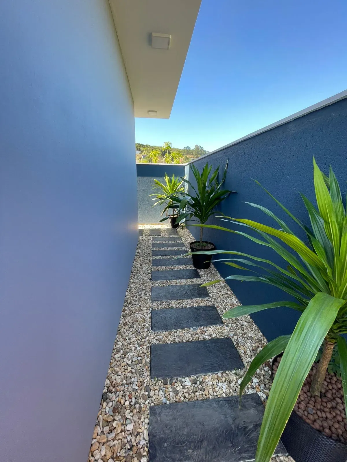 Casa alto padrão 3 dormitórios sendo 1 suíte e 2 vagas de garagem em Palhoça/SC