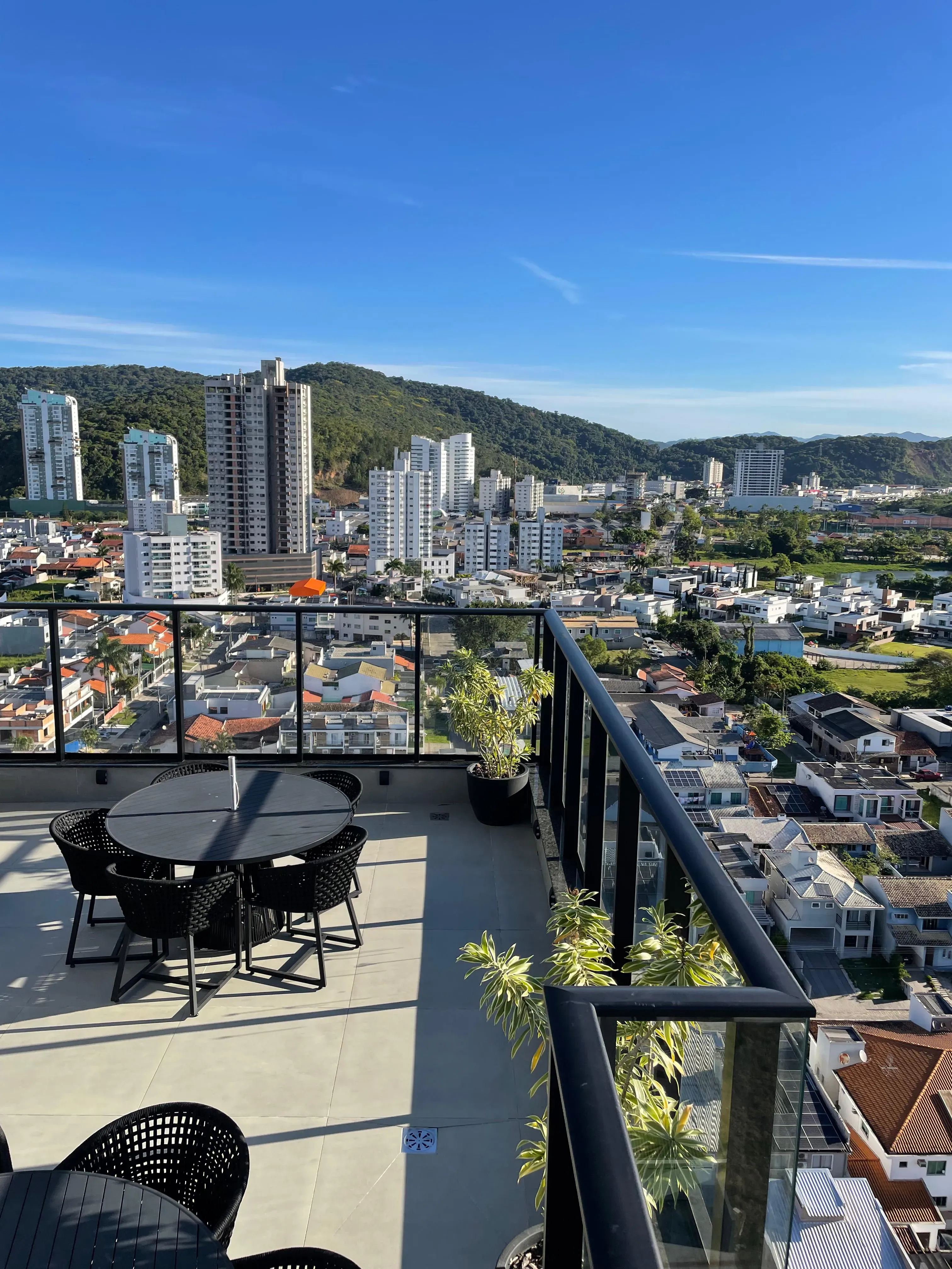 Apartamento diferenciado com 2 dormitórios sendo 1 suíte e 1 vaga, Bairro Dom Bosco | Itajaí/SC