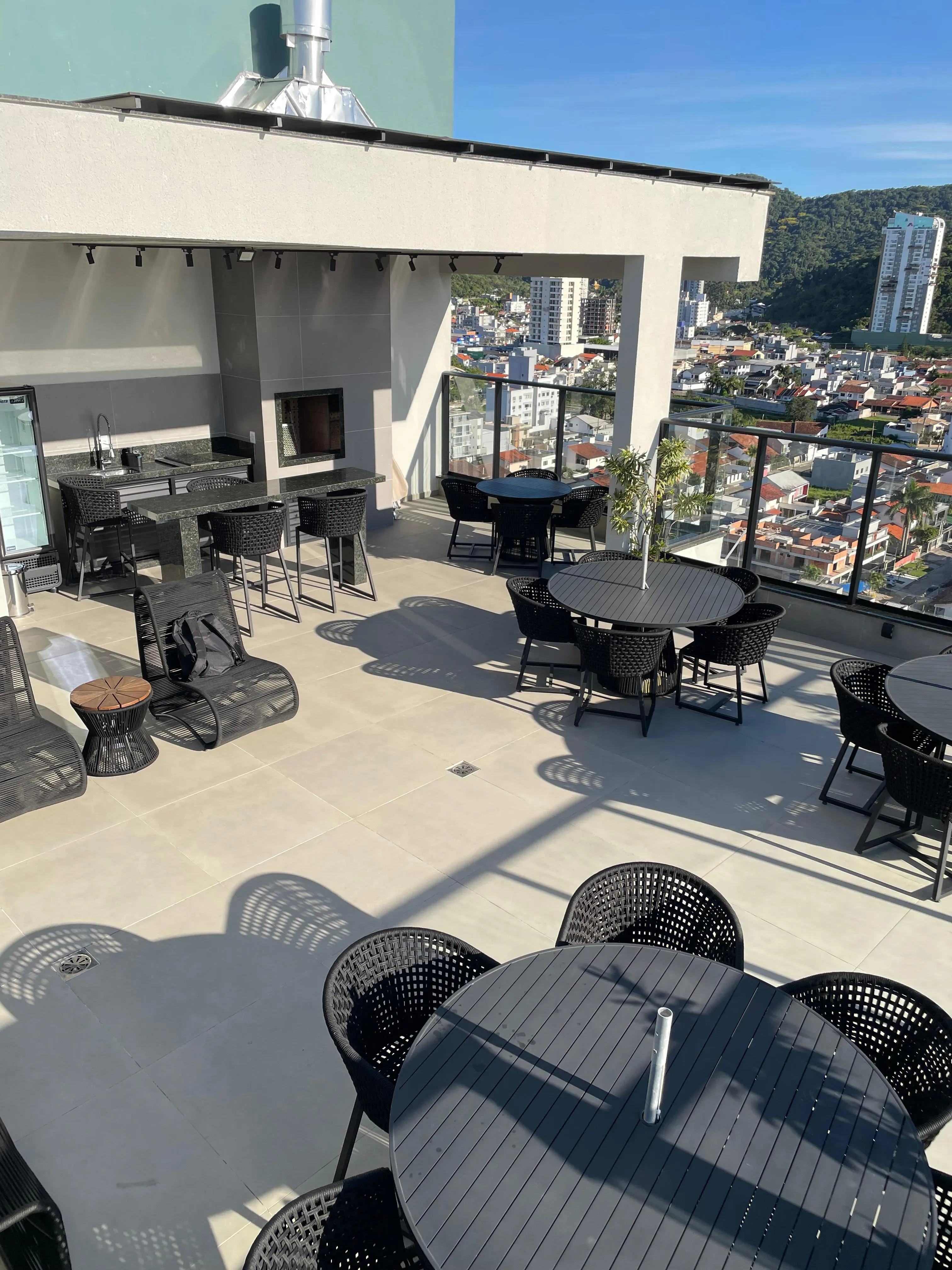 Apartamento diferenciado com 2 dormitórios sendo 1 suíte e 1 vaga, Bairro Dom Bosco | Itajaí/SC