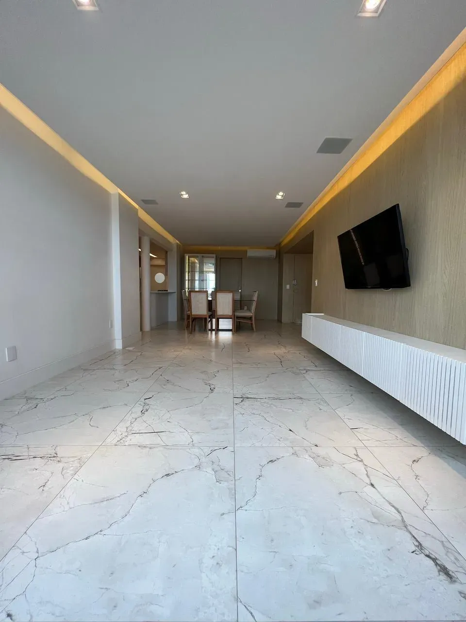 Apartamento com móveis planejados 4 dormitórios sendo 2 suítes e 1 vaga em Itajaí/SC