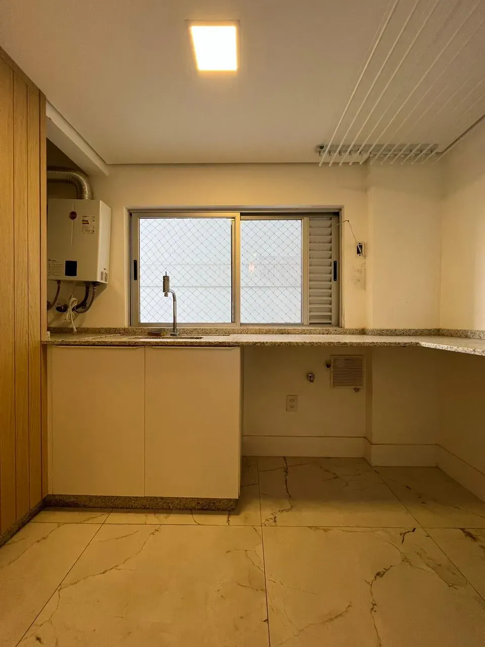 Apartamento com móveis planejados 4 dormitórios sendo 2 suítes e 1 vaga em Itajaí/SC