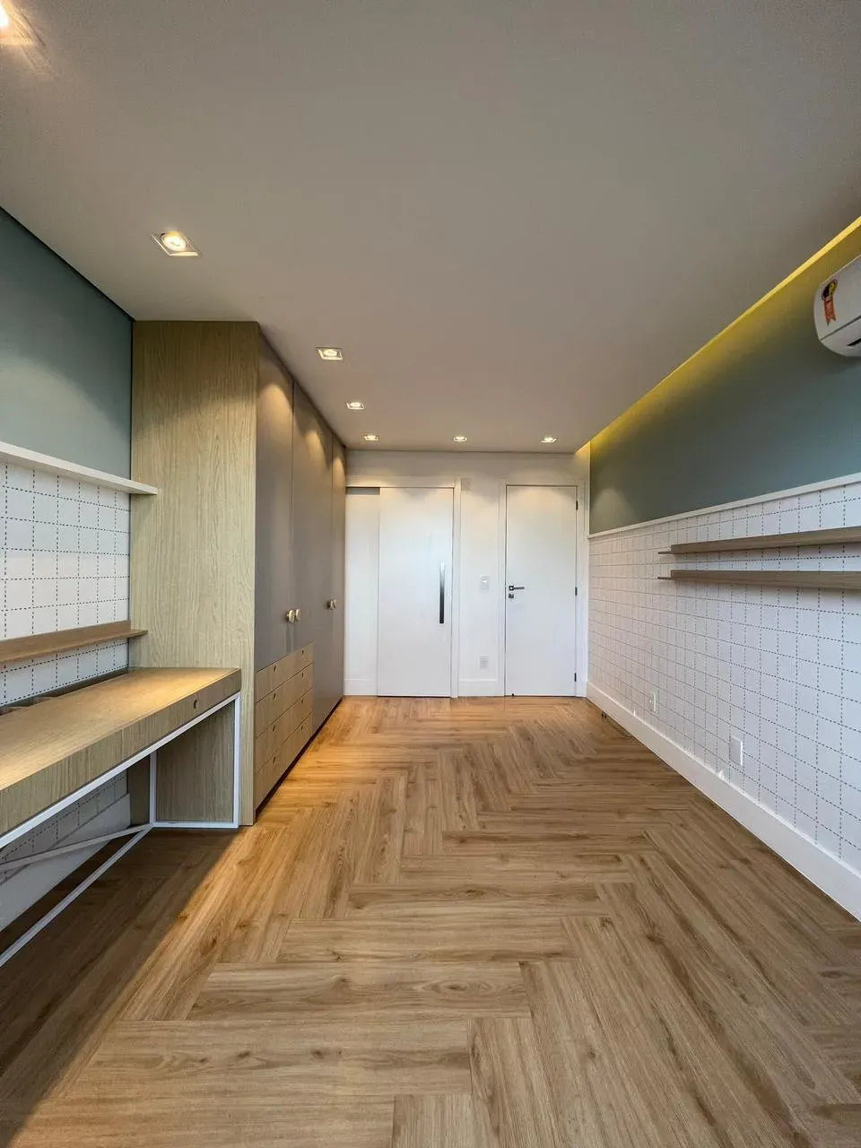 Apartamento com móveis planejados 4 dormitórios sendo 2 suítes e 1 vaga em Itajaí/SC