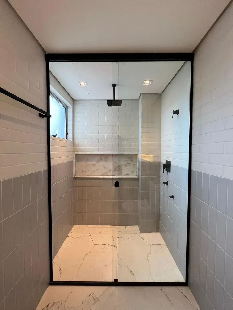 Apartamento com móveis planejados 4 dormitórios sendo 2 suítes e 1 vaga em Itajaí/SC