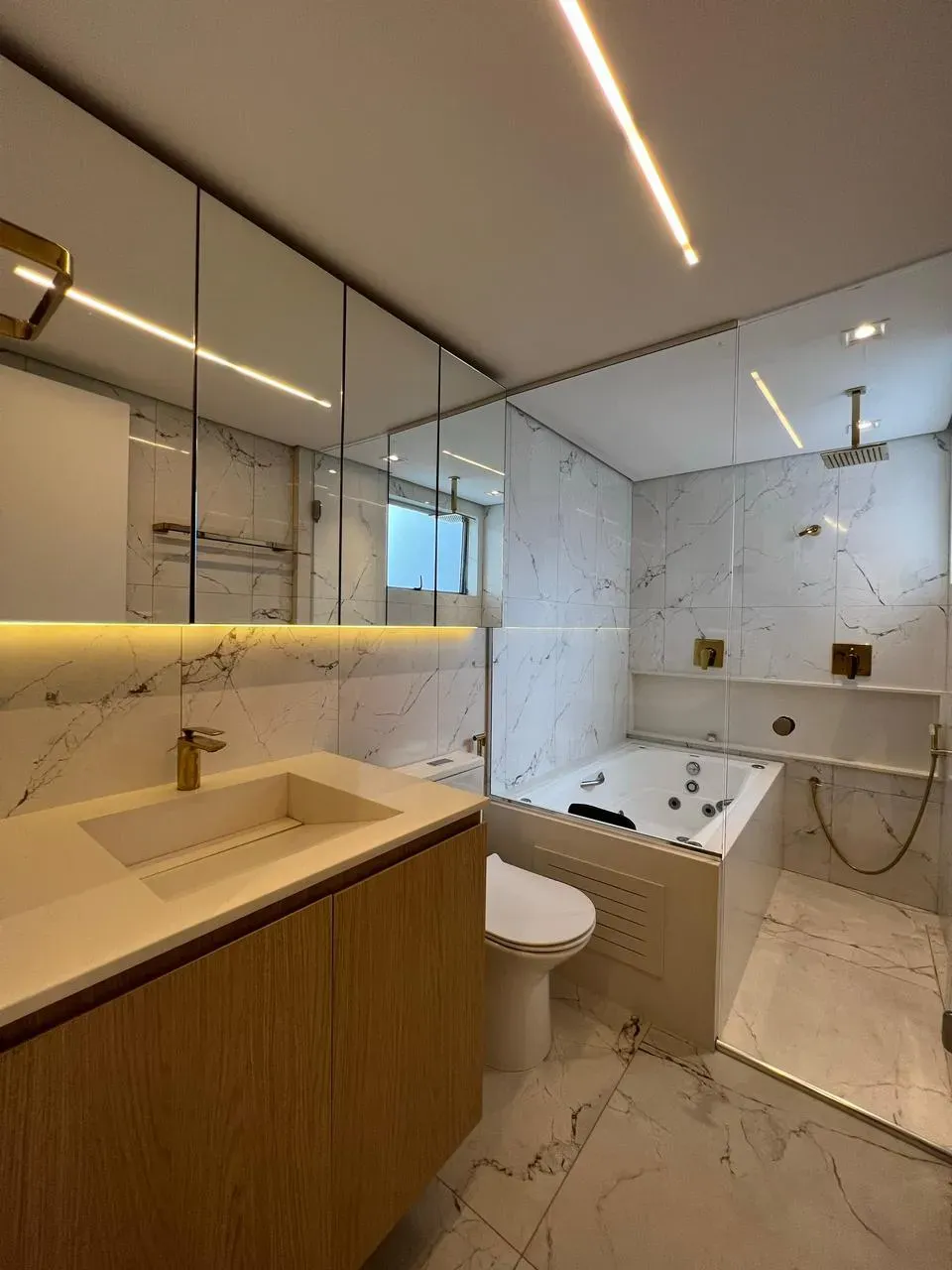 Apartamento com móveis planejados 4 dormitórios sendo 2 suítes e 1 vaga em Itajaí/SC