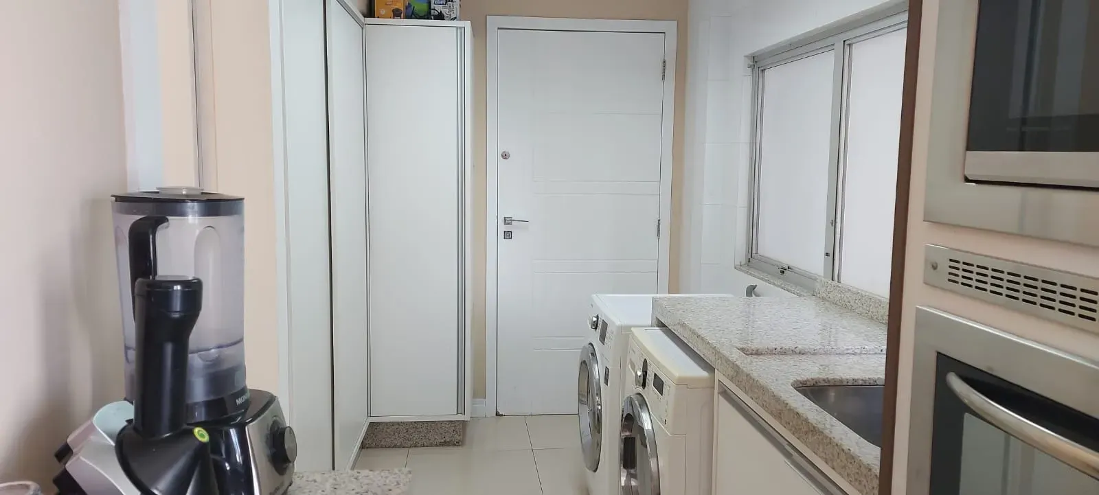 Apartamento com 3 dormitórios sendo 1 suíte e 1 vagas de garagem no Centro de Itajaí/SC