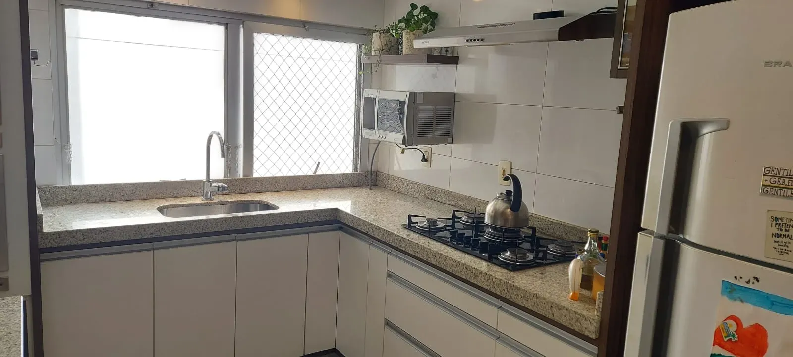 Apartamento com 3 dormitórios sendo 1 suíte e 1 vagas de garagem no Centro de Itajaí/SC