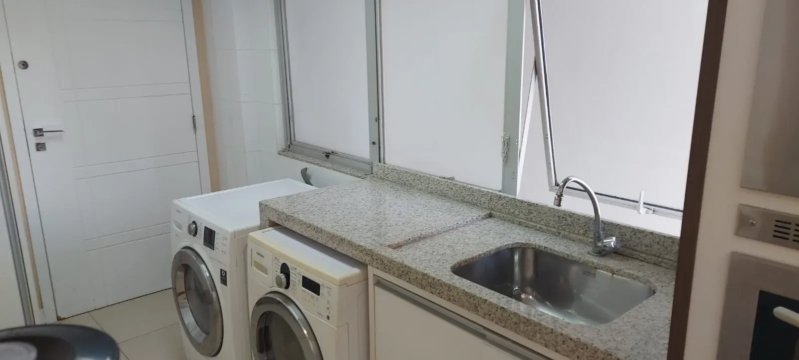 Apartamento com 3 dormitórios sendo 1 suíte e 1 vagas de garagem no Centro de Itajaí/SC