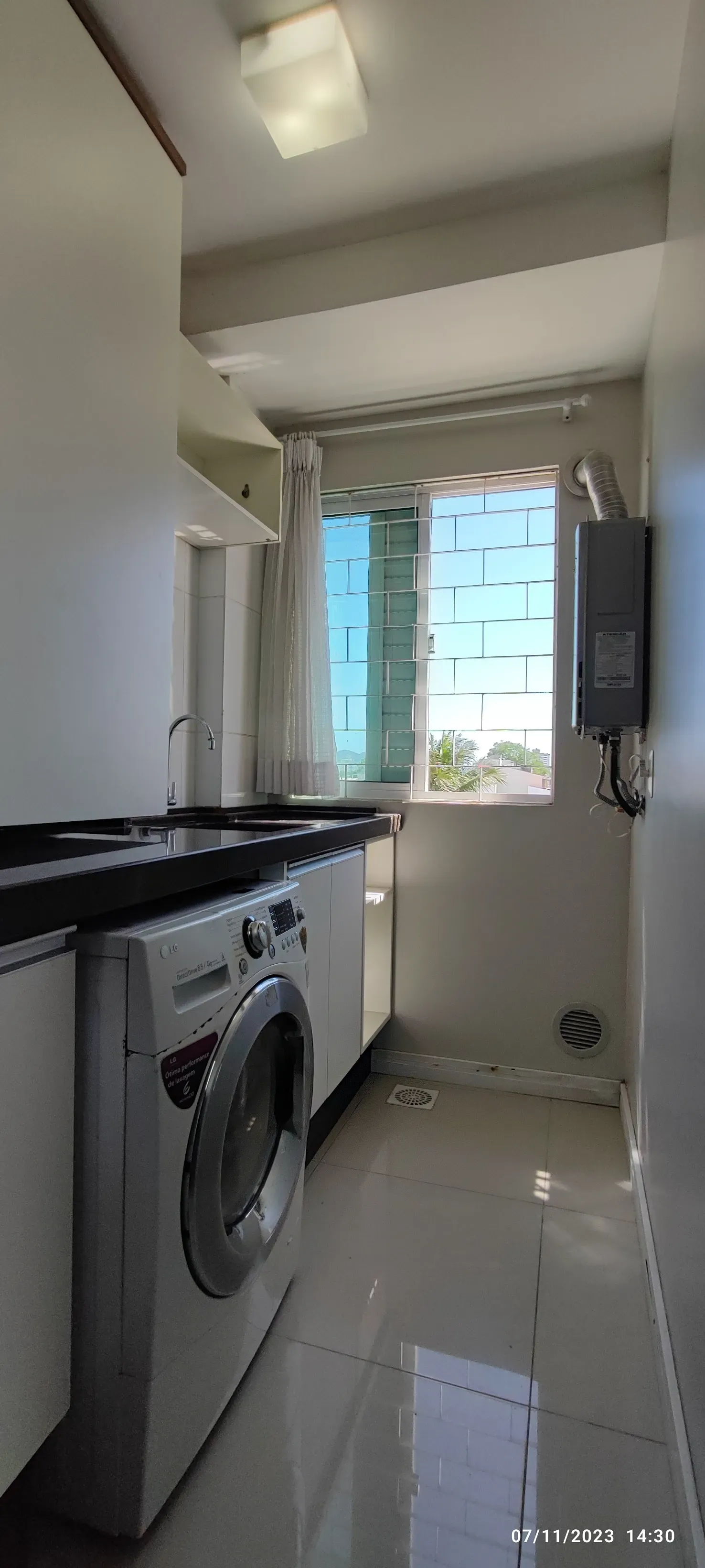 Apartamento com 2 dormitórios sendo 1 suíte e 1 vaga de garagem - São João Itajaí/SC