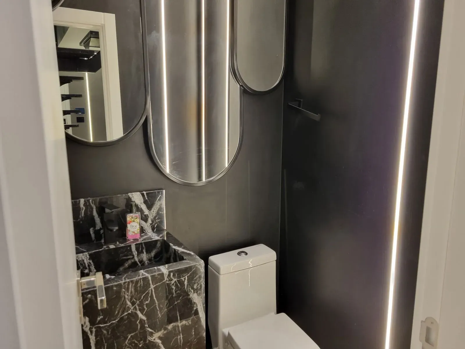 Cobertura finamente mobiliada com 3 suítes e 3 vagas garagem em Cabeçudas Itajaí/SC