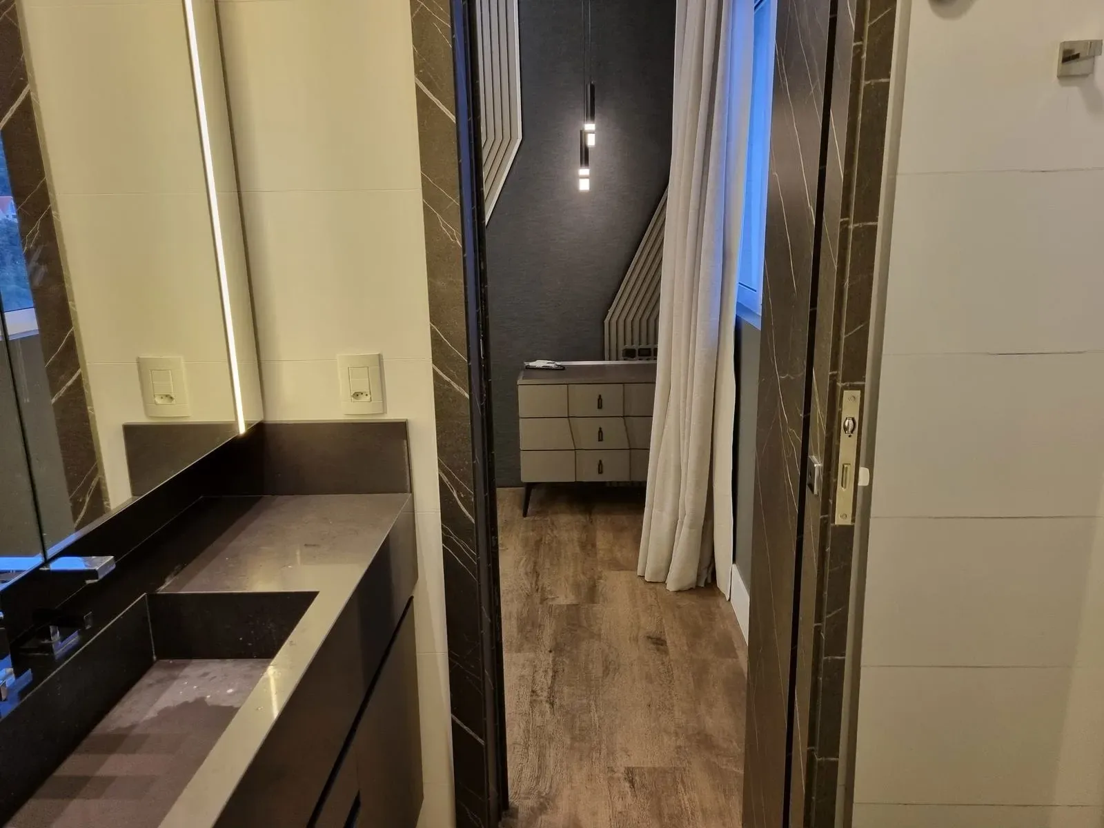 Cobertura finamente mobiliada com 3 suítes e 3 vagas garagem em Cabeçudas Itajaí/SC