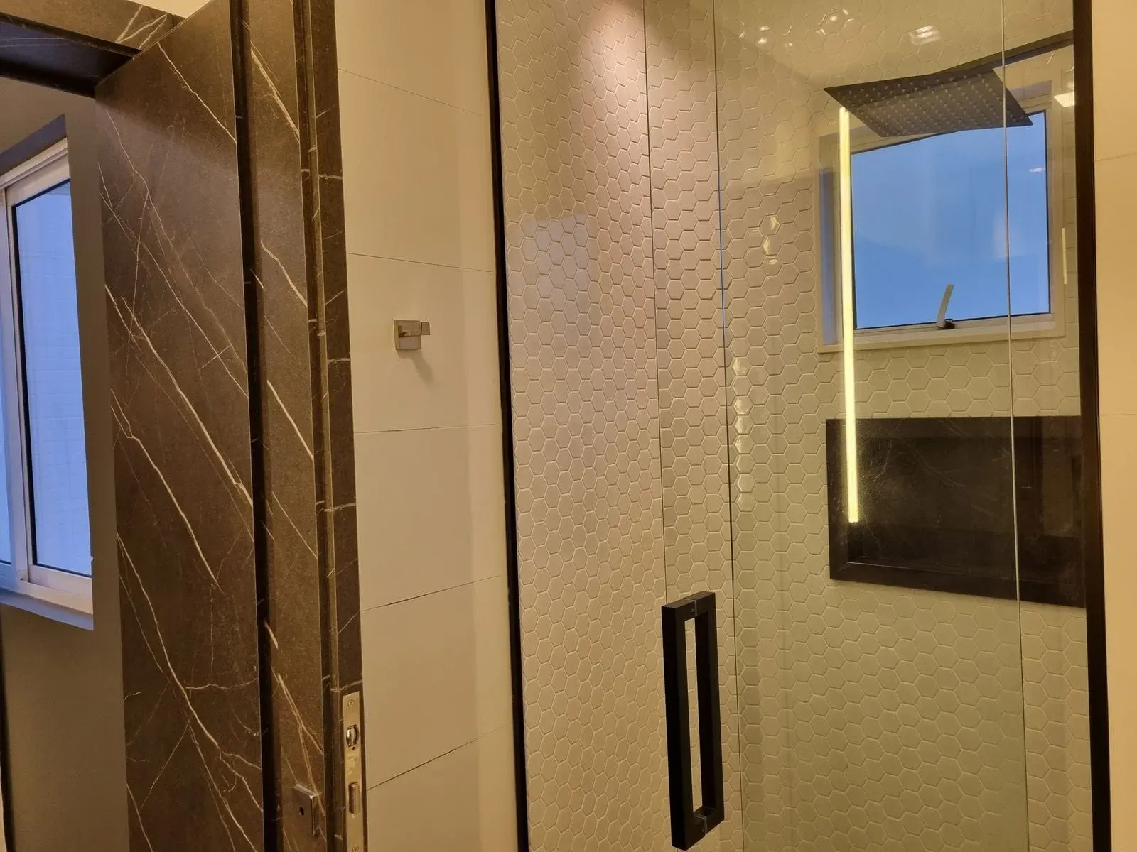 Cobertura finamente mobiliada com 3 suítes e 3 vagas garagem em Cabeçudas Itajaí/SC