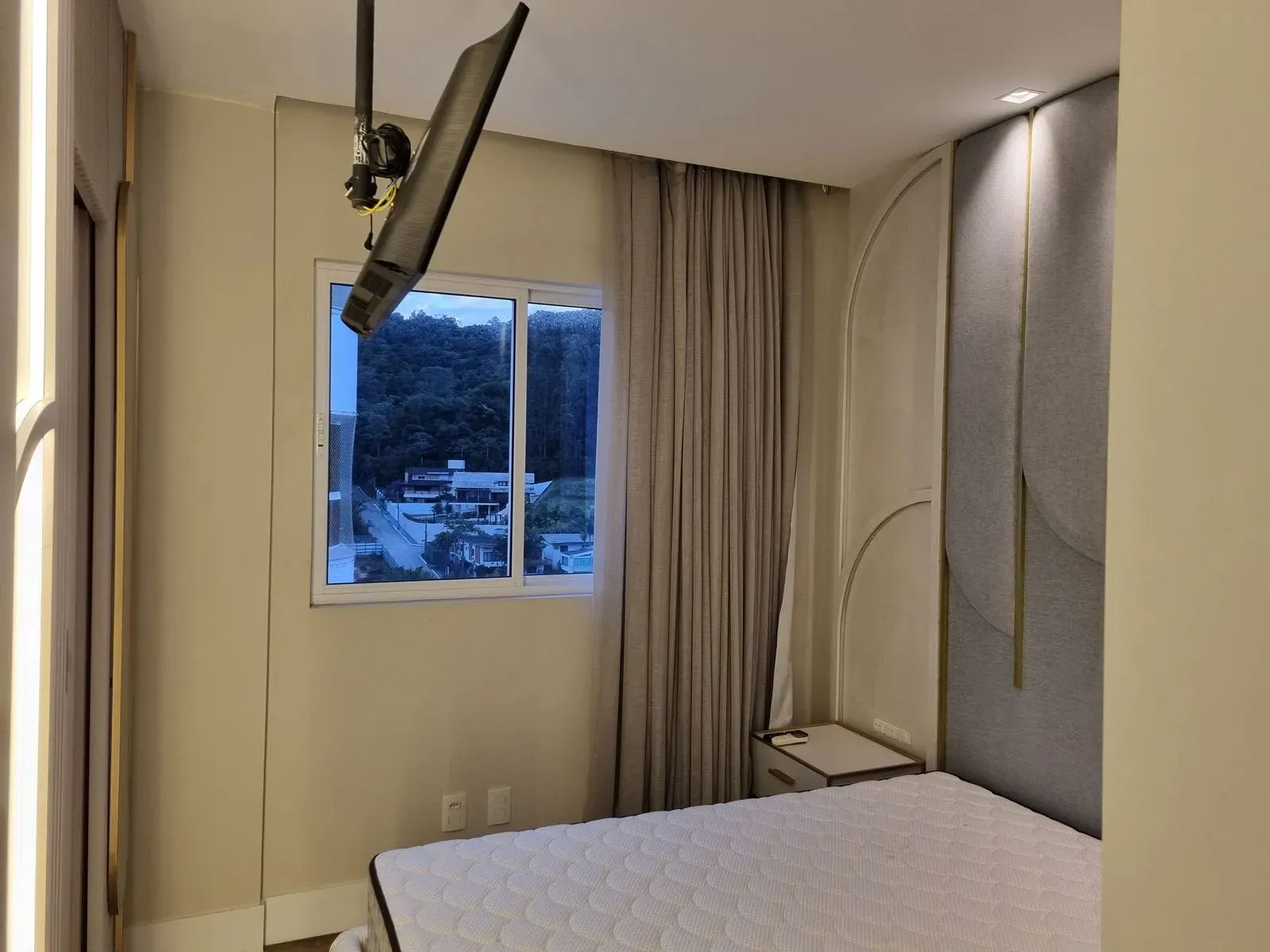 Cobertura finamente mobiliada com 3 suítes e 3 vagas garagem em Cabeçudas Itajaí/SC