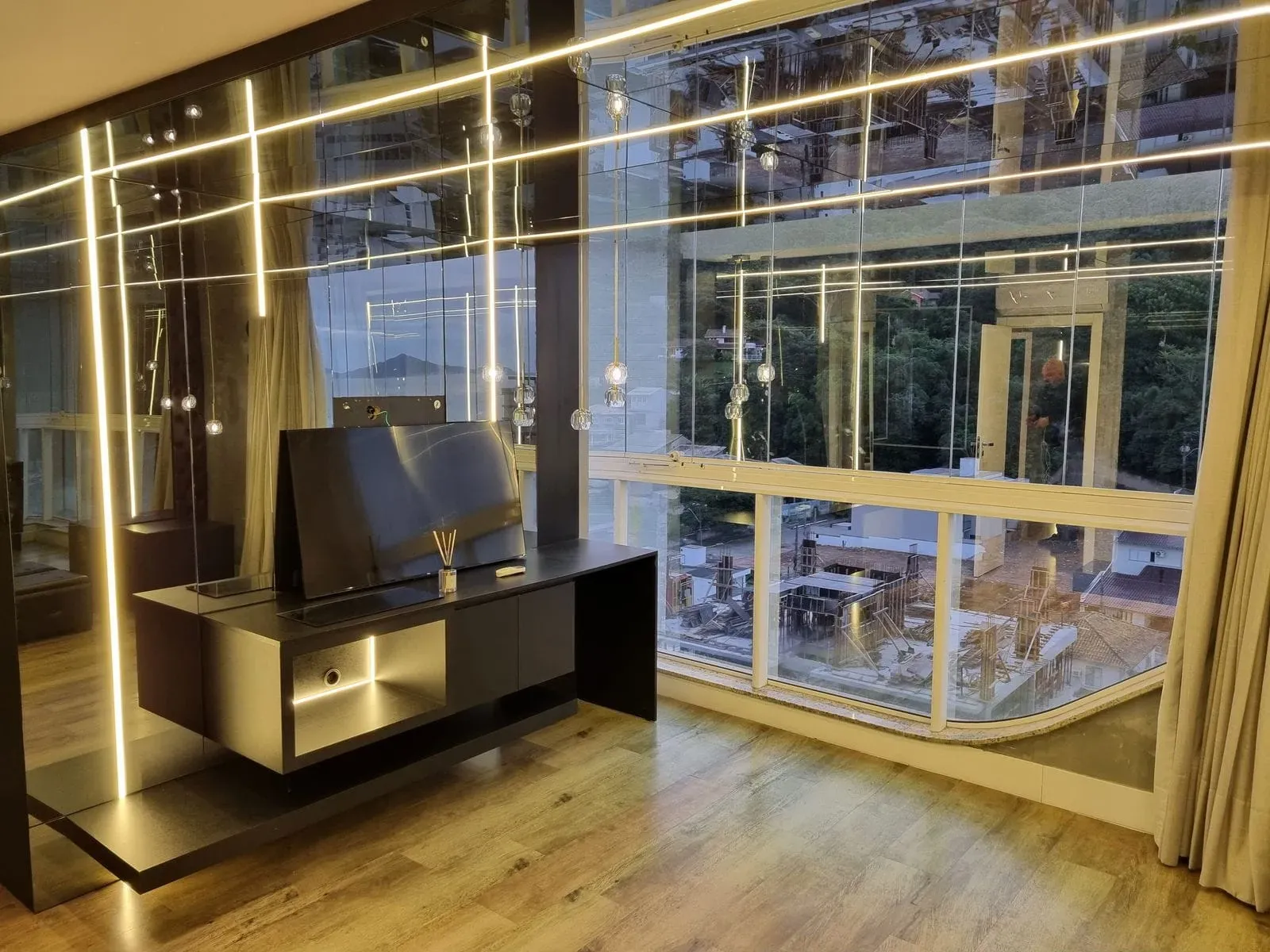 Cobertura finamente mobiliada com 3 suítes e 3 vagas garagem em Cabeçudas Itajaí/SC