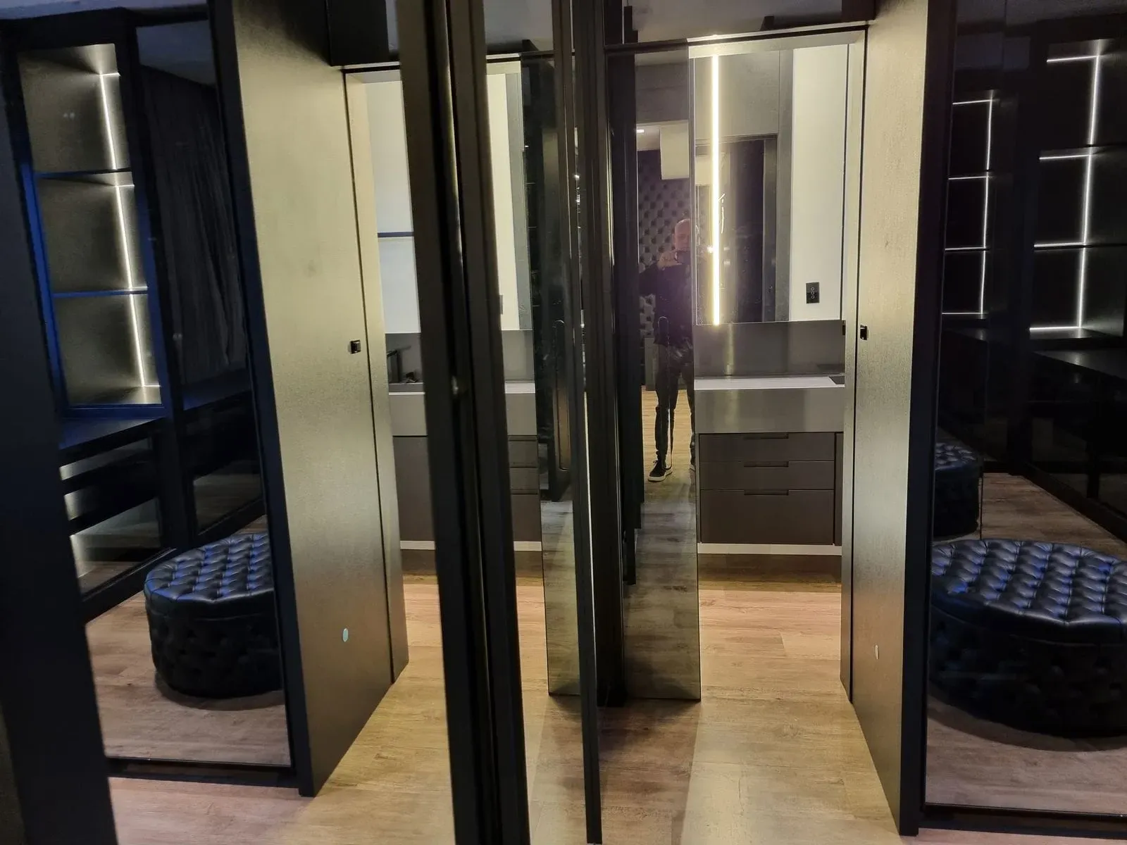 Cobertura finamente mobiliada com 3 suítes e 3 vagas garagem em Cabeçudas Itajaí/SC