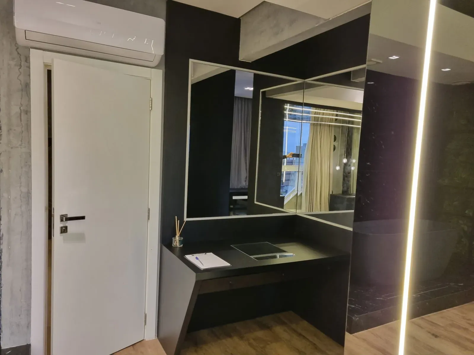 Cobertura finamente mobiliada com 3 suítes e 3 vagas garagem em Cabeçudas Itajaí/SC