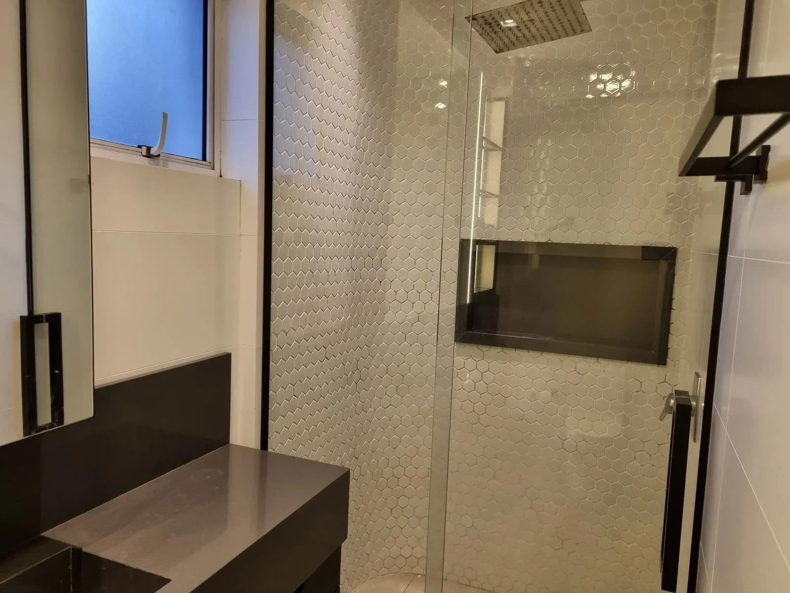 Cobertura finamente mobiliada com 3 suítes e 3 vagas garagem em Cabeçudas Itajaí/SC