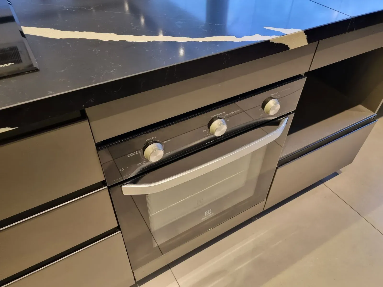 Cobertura finamente mobiliada com 3 suítes e 3 vagas garagem em Cabeçudas Itajaí/SC