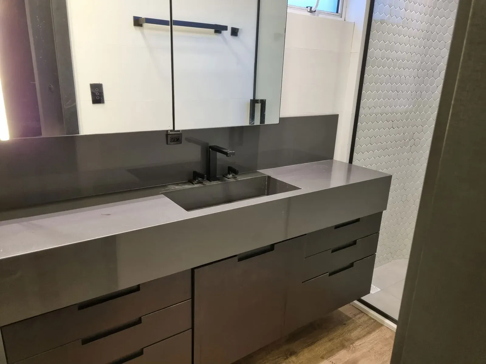 Cobertura finamente mobiliada com 3 suítes e 3 vagas garagem em Cabeçudas Itajaí/SC