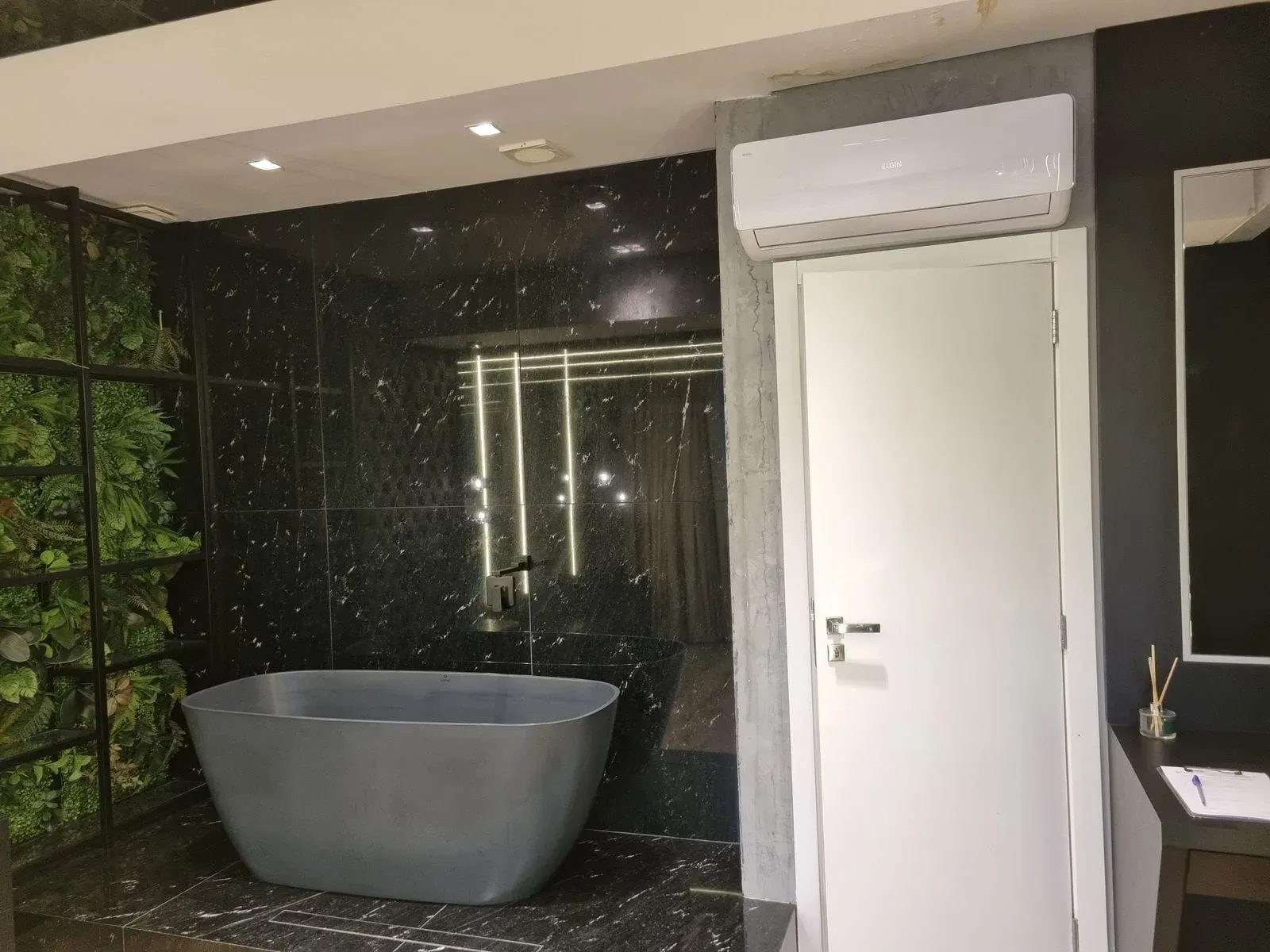 Cobertura finamente mobiliada com 3 suítes e 3 vagas garagem em Cabeçudas Itajaí/SC