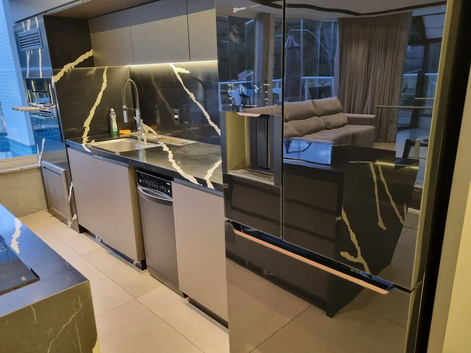 Cobertura finamente mobiliada com 3 suítes e 3 vagas garagem em Cabeçudas Itajaí/SC