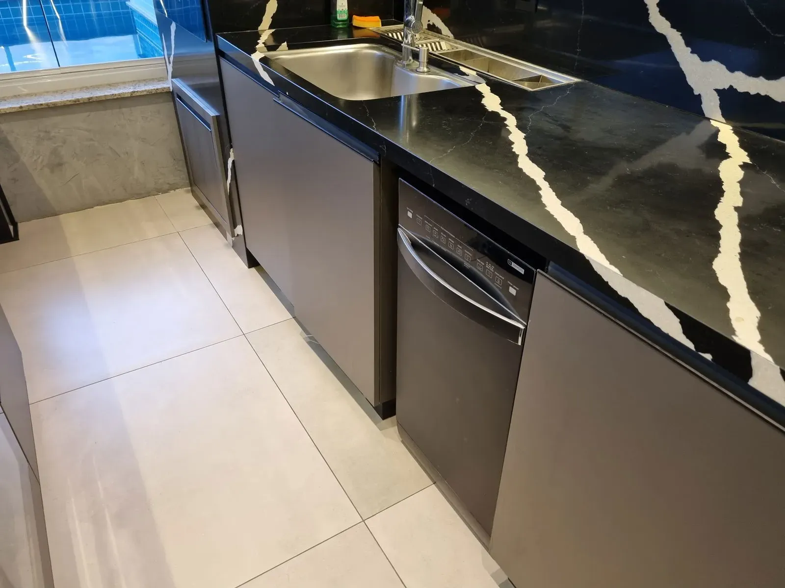 Cobertura finamente mobiliada com 3 suítes e 3 vagas garagem em Cabeçudas Itajaí/SC