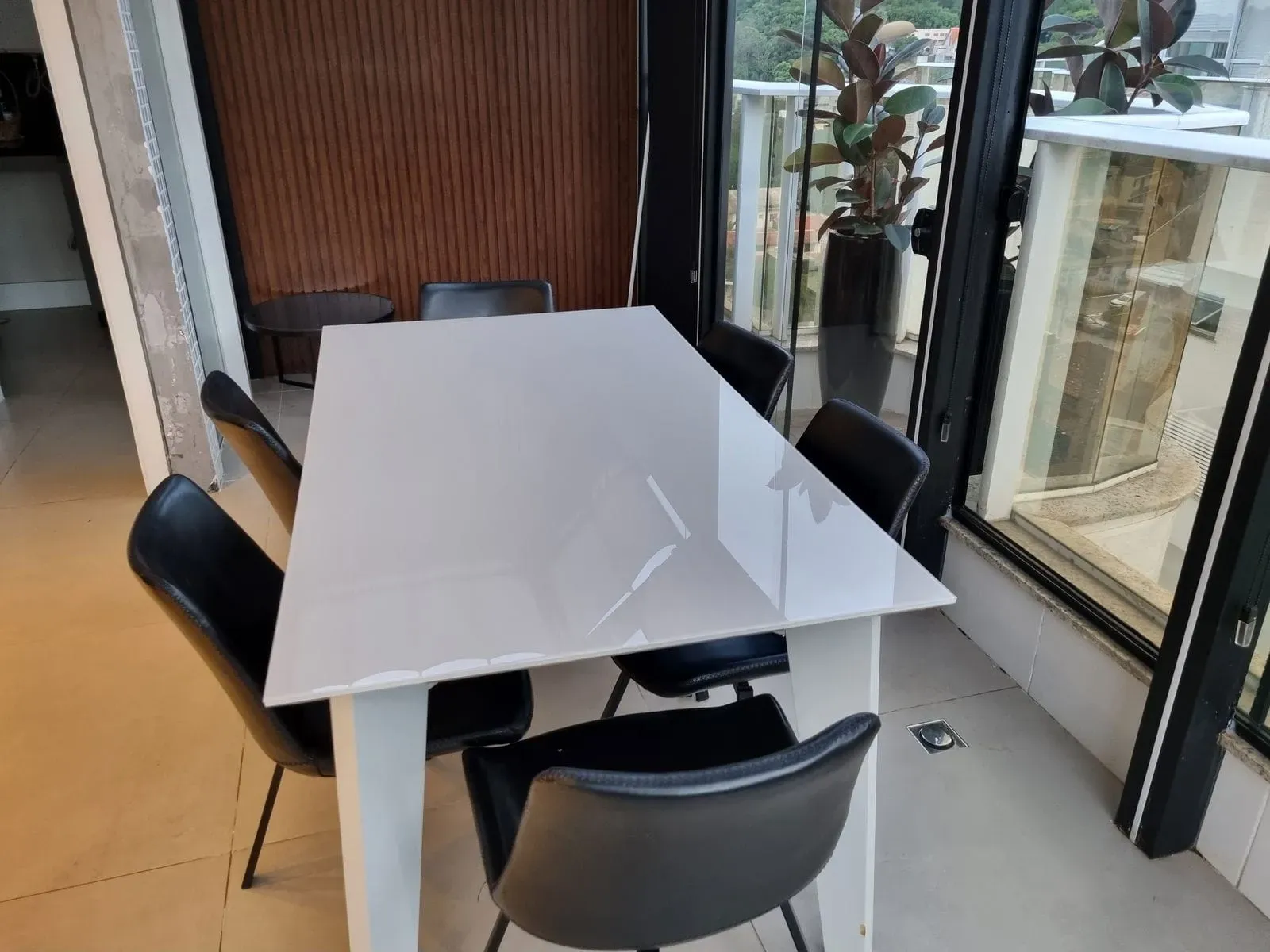 Cobertura finamente mobiliada com 3 suítes e 3 vagas garagem em Cabeçudas Itajaí/SC