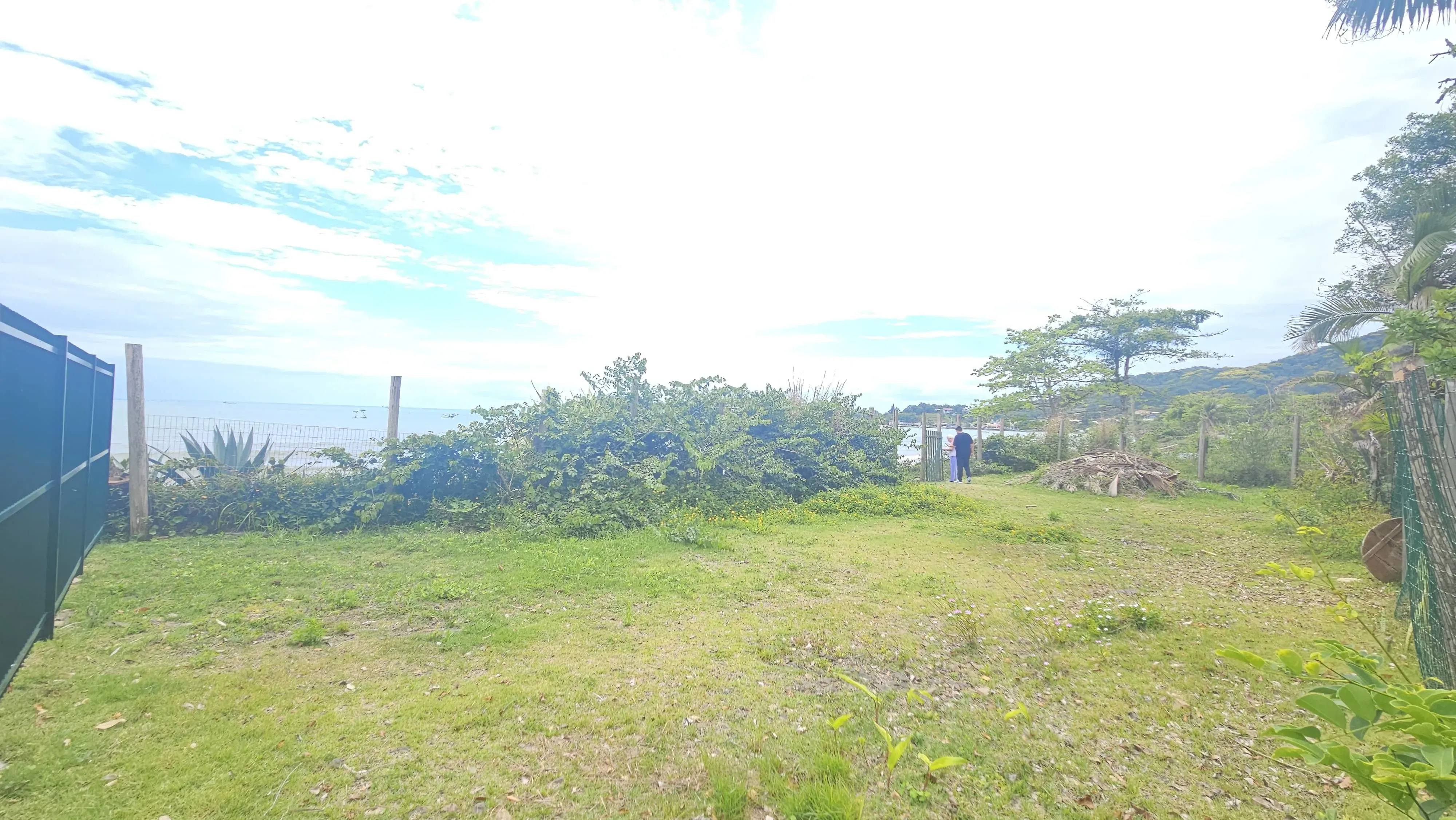 Terreno exclusivo pé na areia com 2.000m² ideal para construtoras, na Praia de Armação, Penha/SC