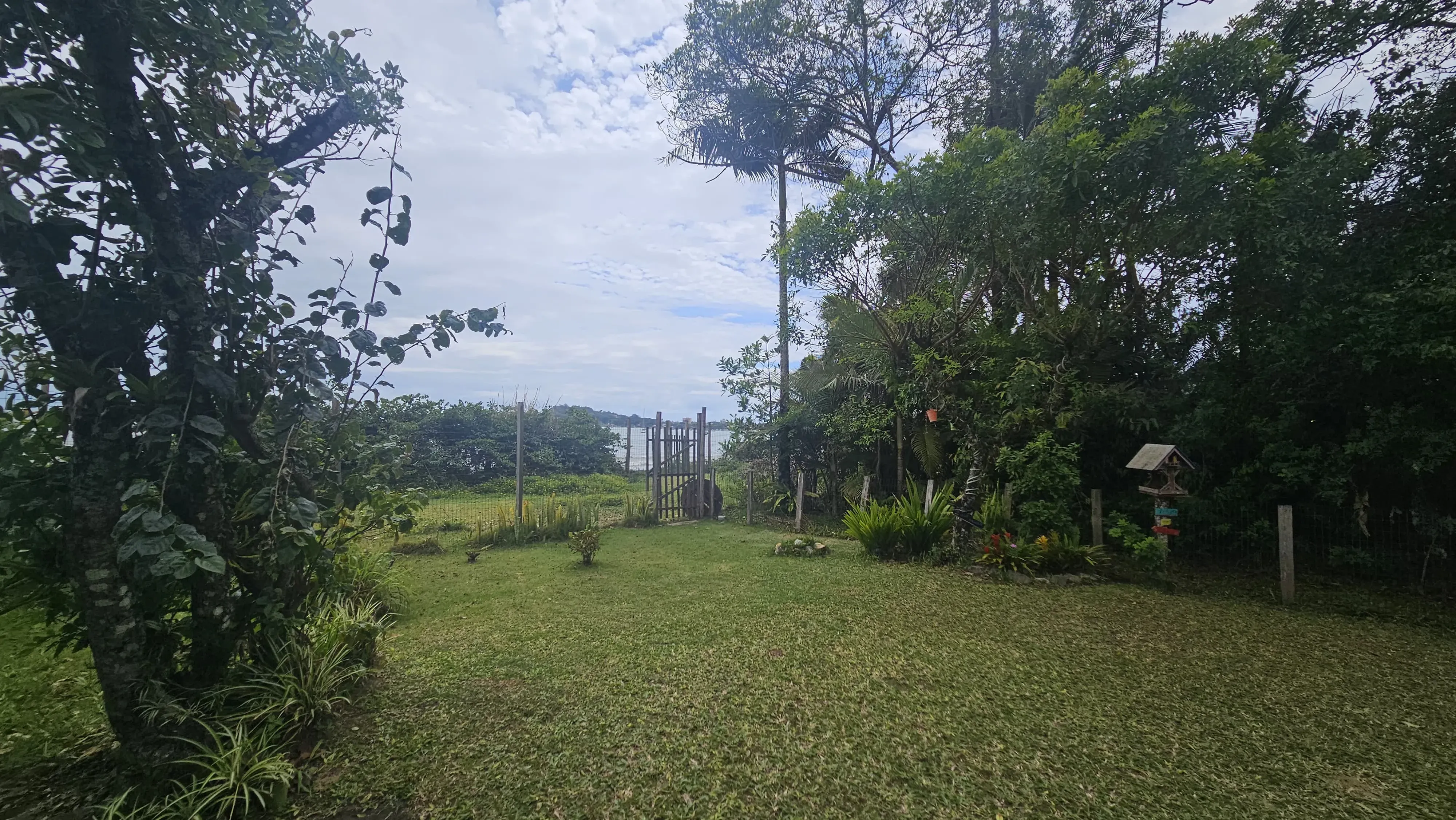 Terreno exclusivo pé na areia com 2.000m² ideal para construtoras, na Praia de Armação, Penha/SC