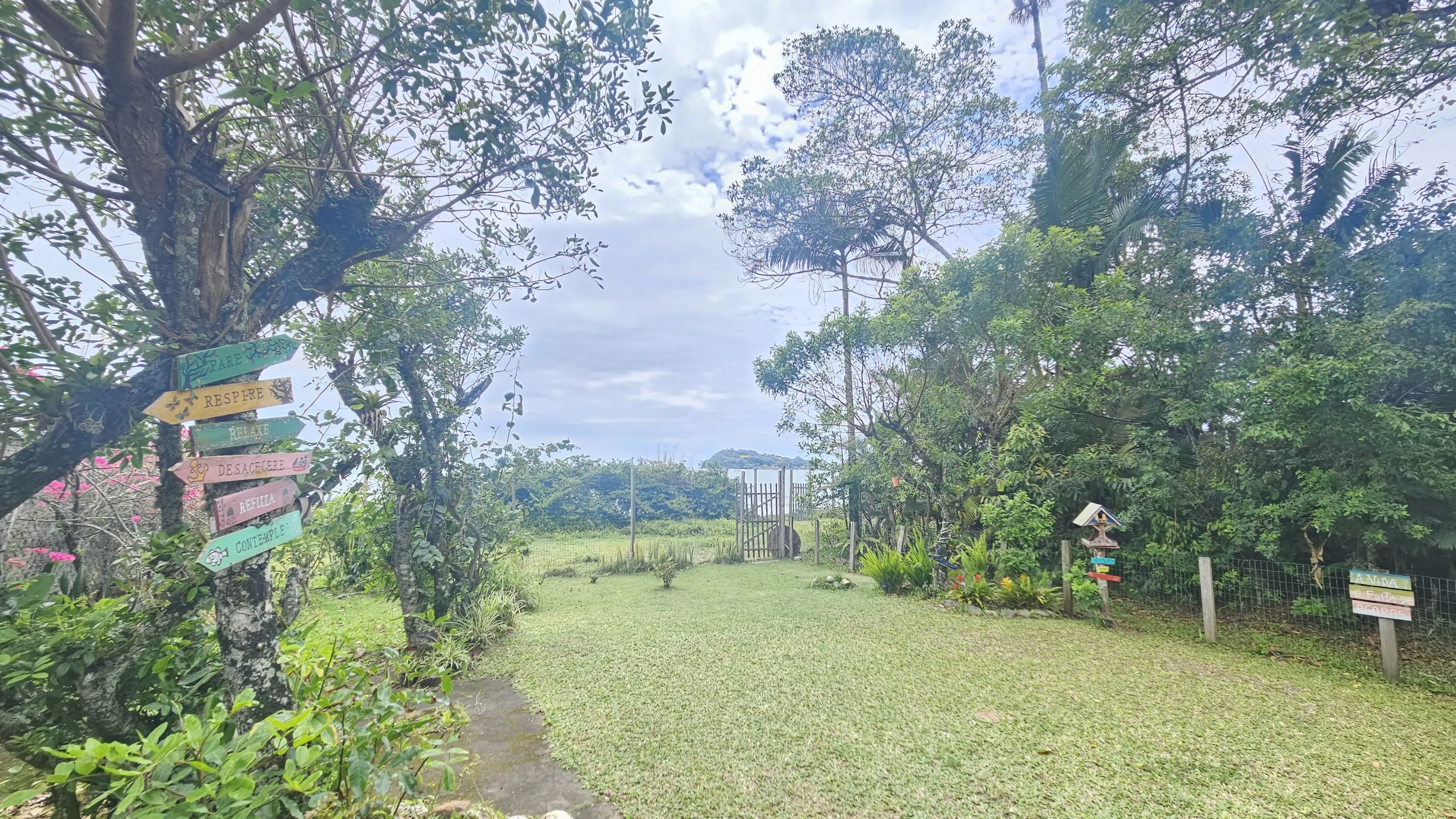 Terreno exclusivo pé na areia com 2.000m² ideal para construtoras, na Praia de Armação, Penha/SC