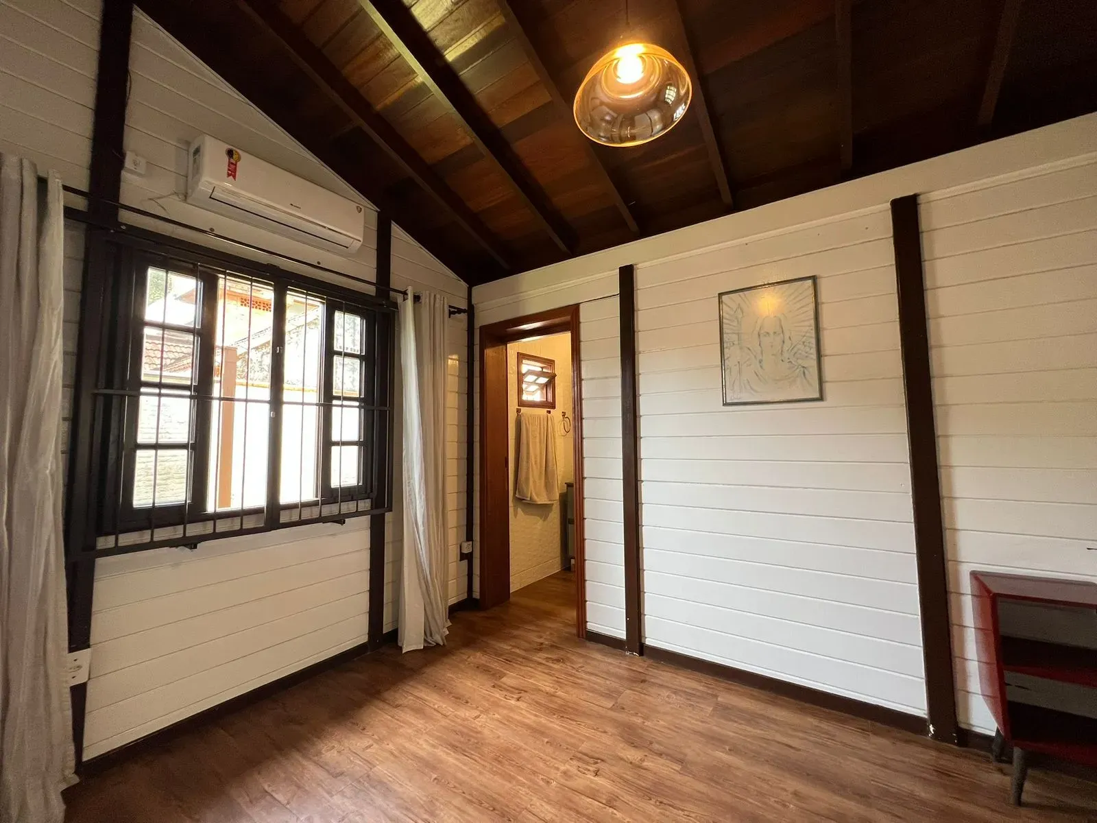 Casa com 3 dormitórios sendo 1 suíte e 1 vaga de garagem no Bairro Cabeçudas em Itajaí/SC