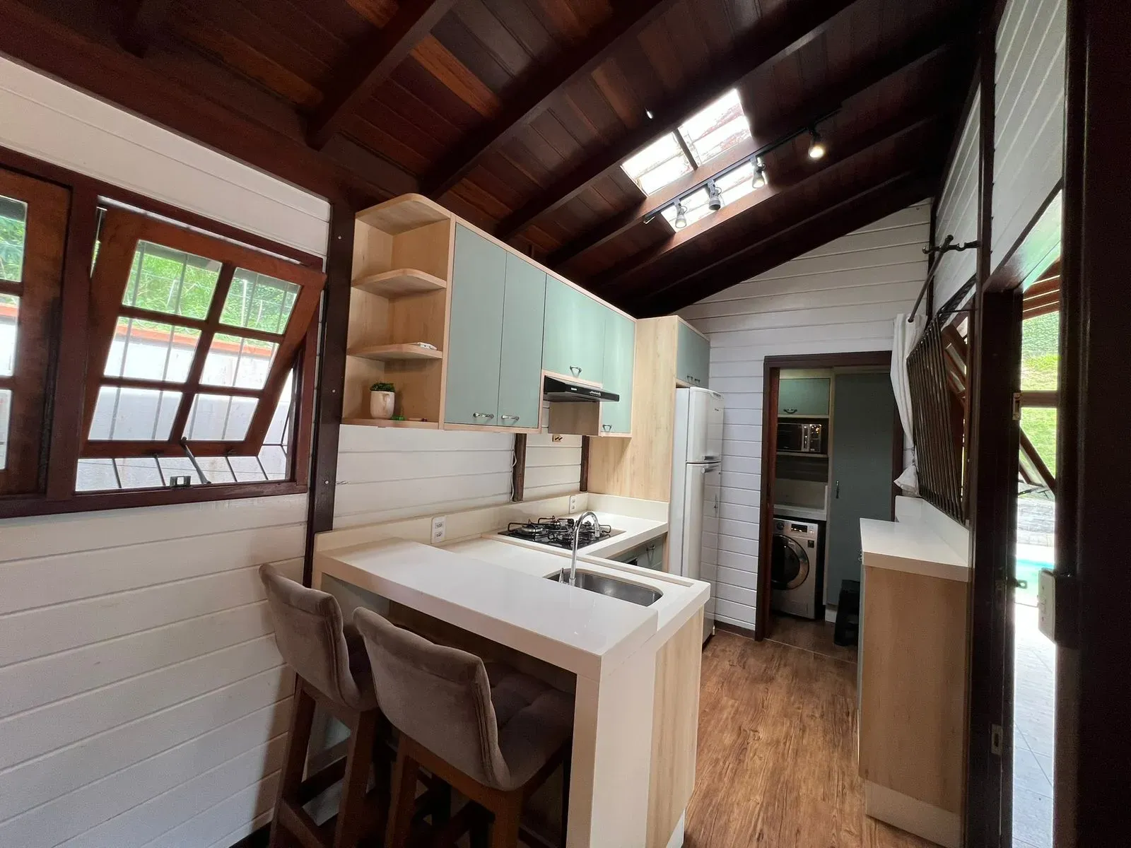 Casa com 3 dormitórios sendo 1 suíte e 1 vaga de garagem no Bairro Cabeçudas em Itajaí/SC