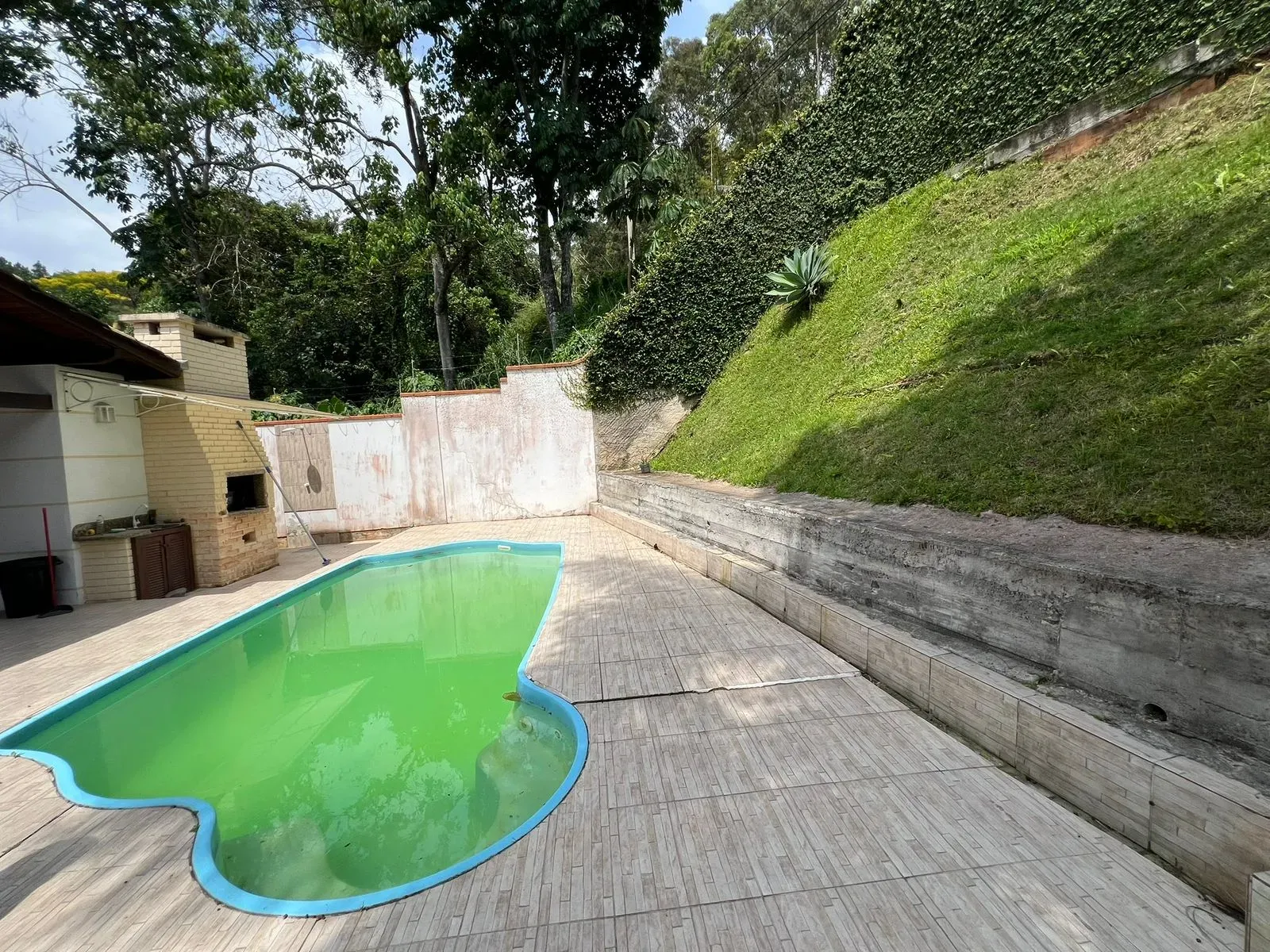 Casa com 3 dormitórios sendo 1 suíte e 1 vaga de garagem no Bairro Cabeçudas em Itajaí/SC