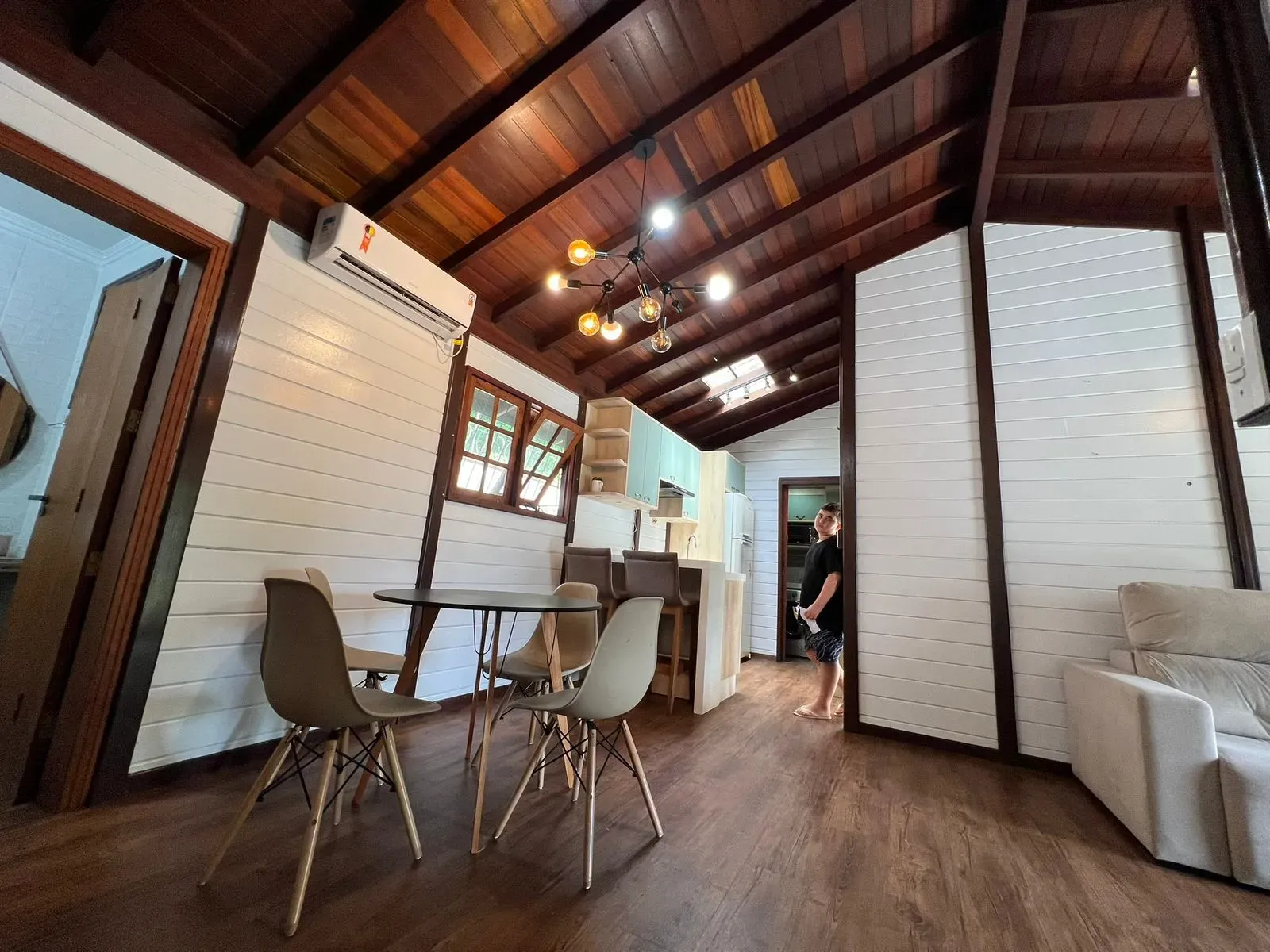 Casa com 3 dormitórios sendo 1 suíte e 1 vaga de garagem no Bairro Cabeçudas em Itajaí/SC