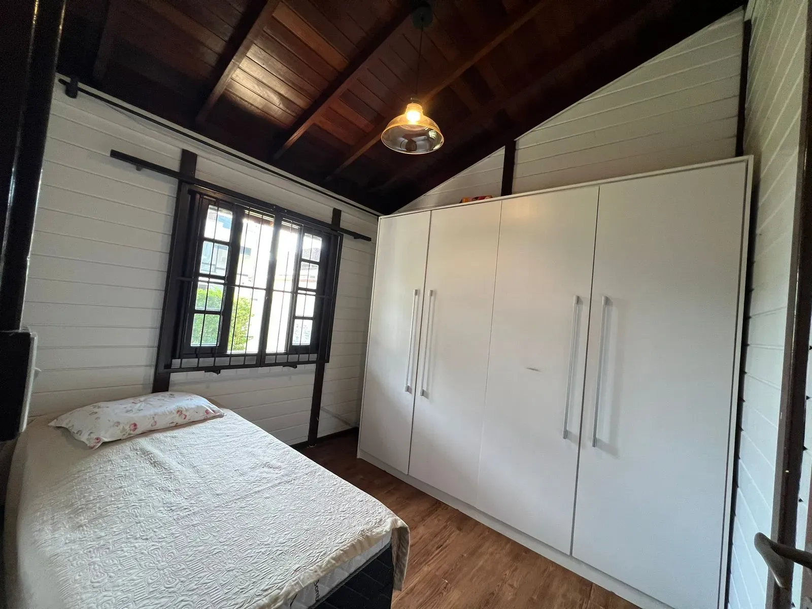 Casa com 3 dormitórios sendo 1 suíte e 1 vaga de garagem no Bairro Cabeçudas em Itajaí/SC