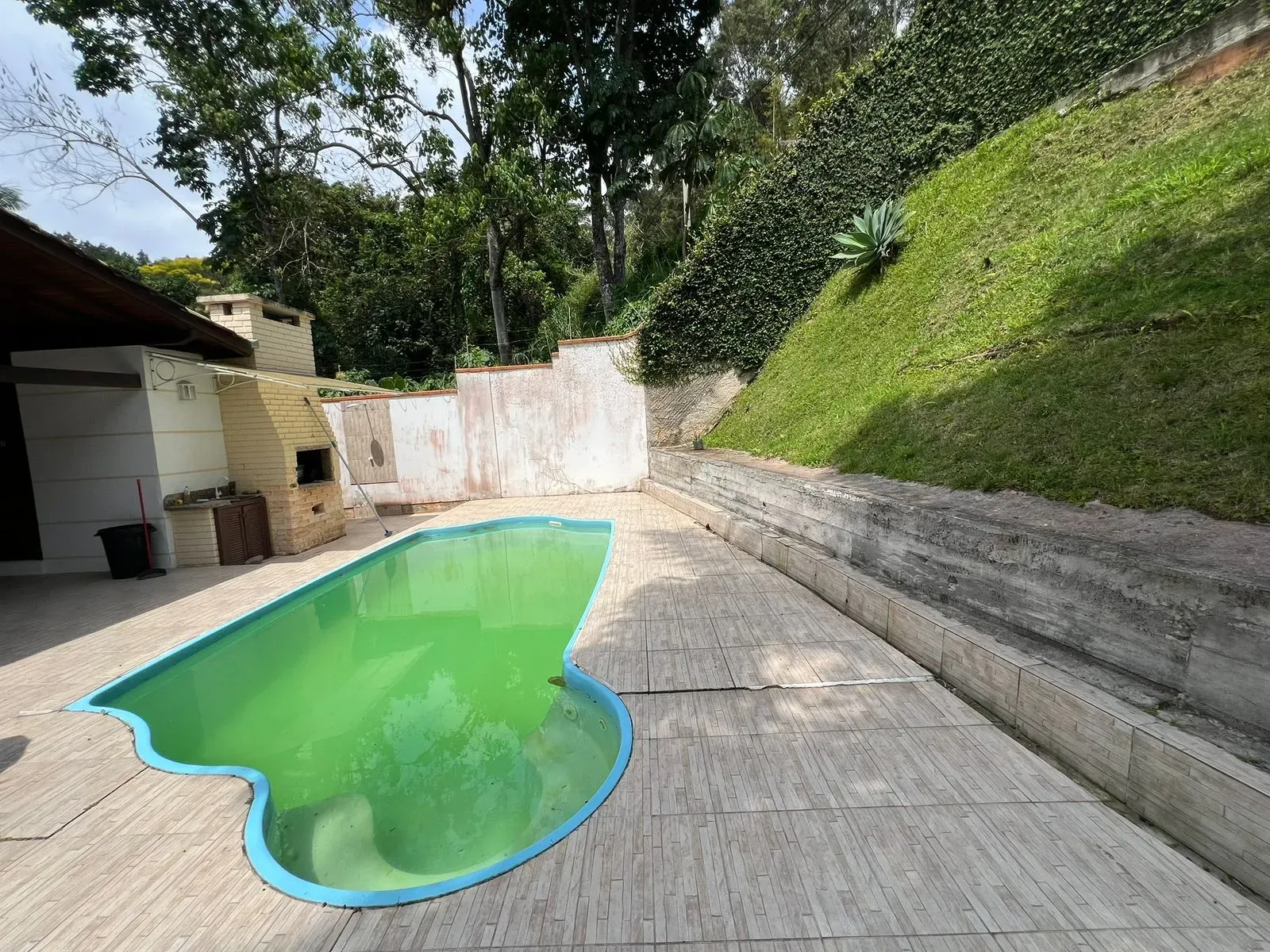 Casa com 3 dormitórios sendo 1 suíte e 1 vaga de garagem no Bairro Cabeçudas em Itajaí/SC