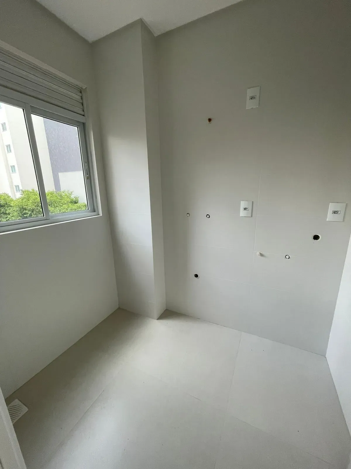 Apartamento com 4 dormitórios sendo 4 suítes e 4 vagas de garagem em Itapema/SC