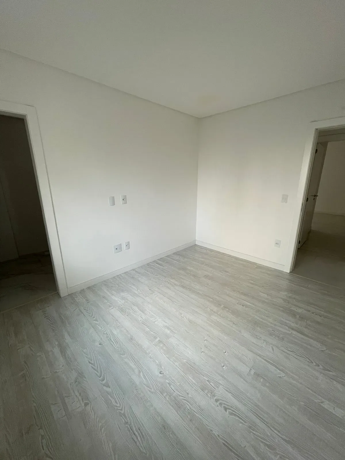 Apartamento com 4 dormitórios sendo 4 suítes e 4 vagas de garagem em Itapema/SC