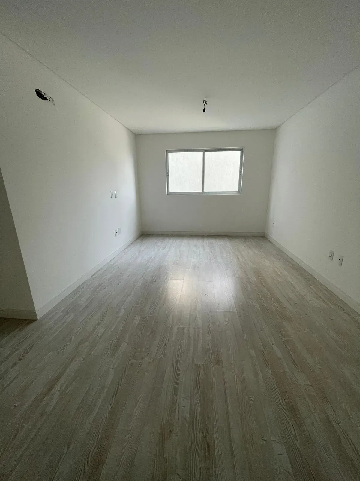 Apartamento com 4 dormitórios sendo 4 suítes e 4 vagas de garagem em Itapema/SC
