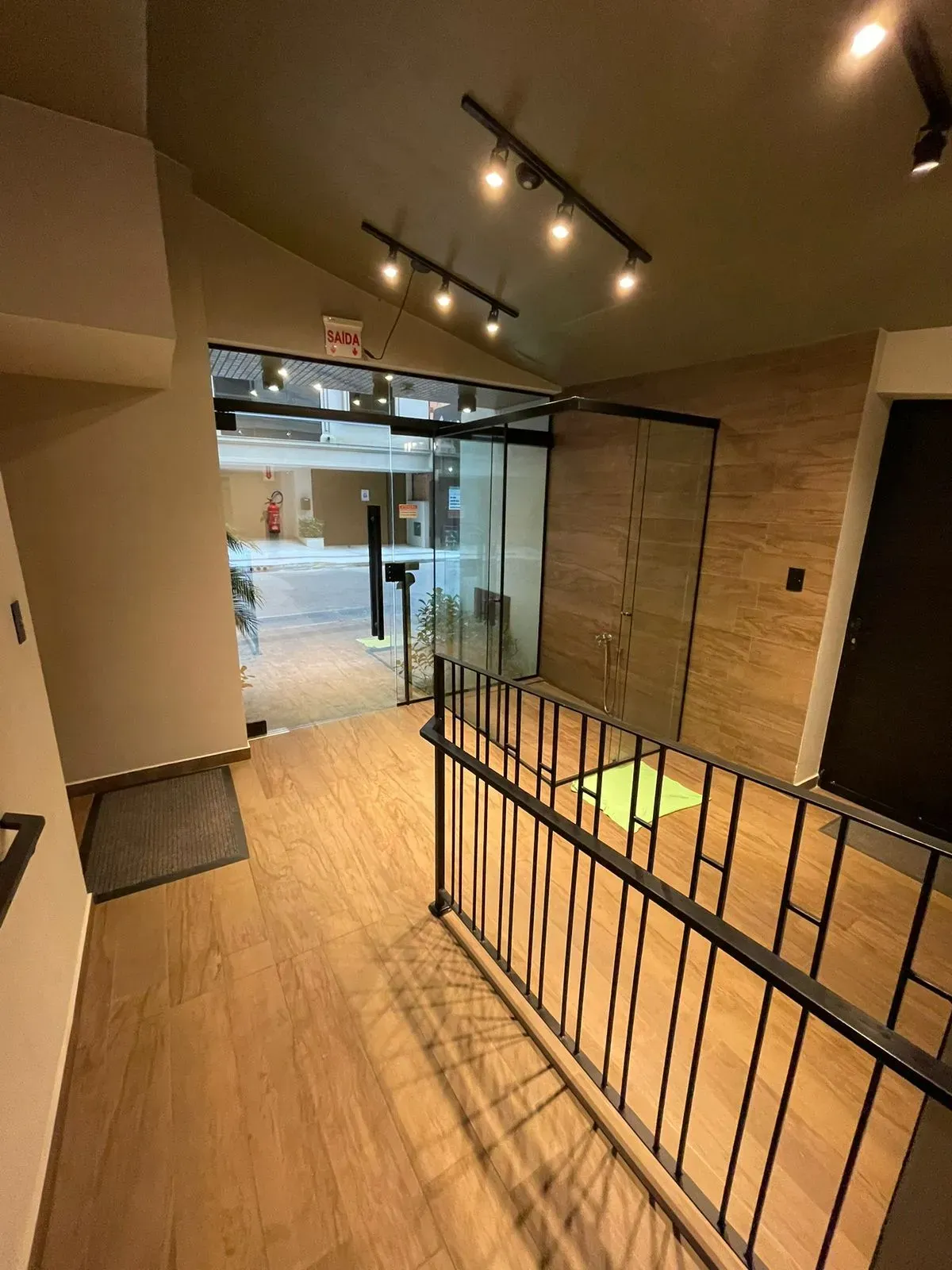 Apartamento com 4 dormitórios sendo 4 suítes e 4 vagas de garagem em Itapema/SC