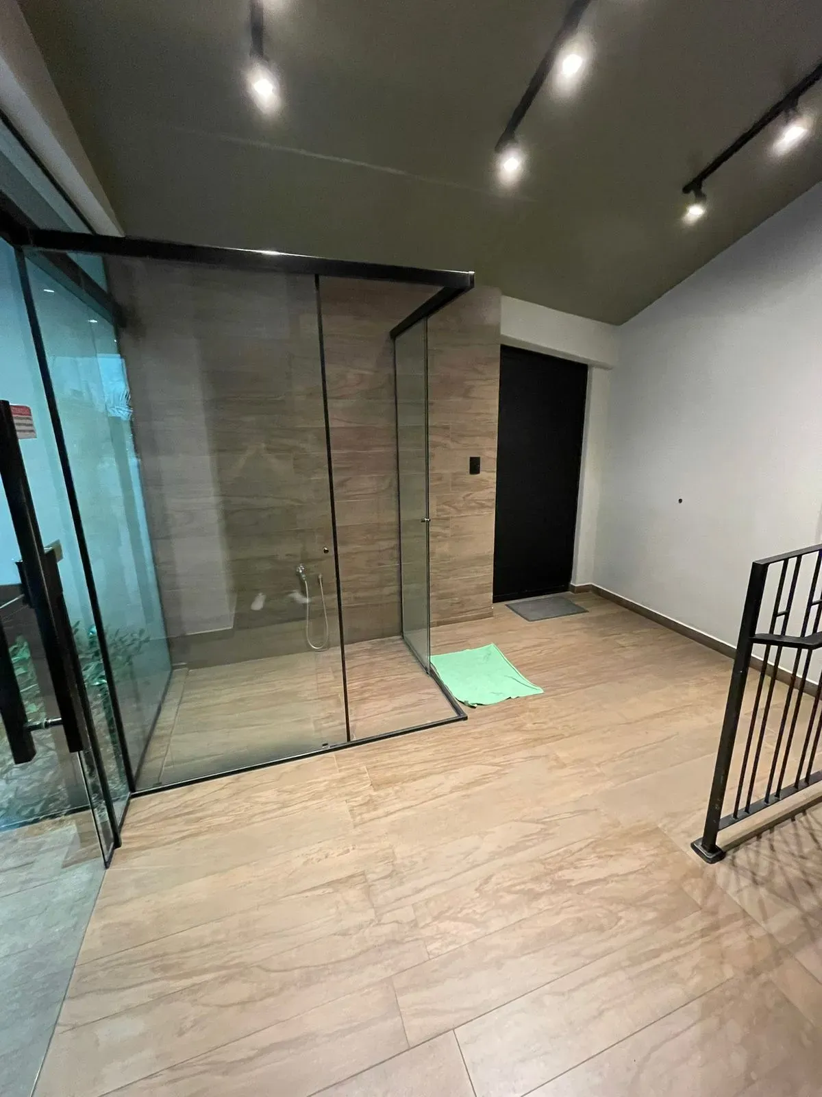 Apartamento com 4 dormitórios sendo 4 suítes e 4 vagas de garagem em Itapema/SC