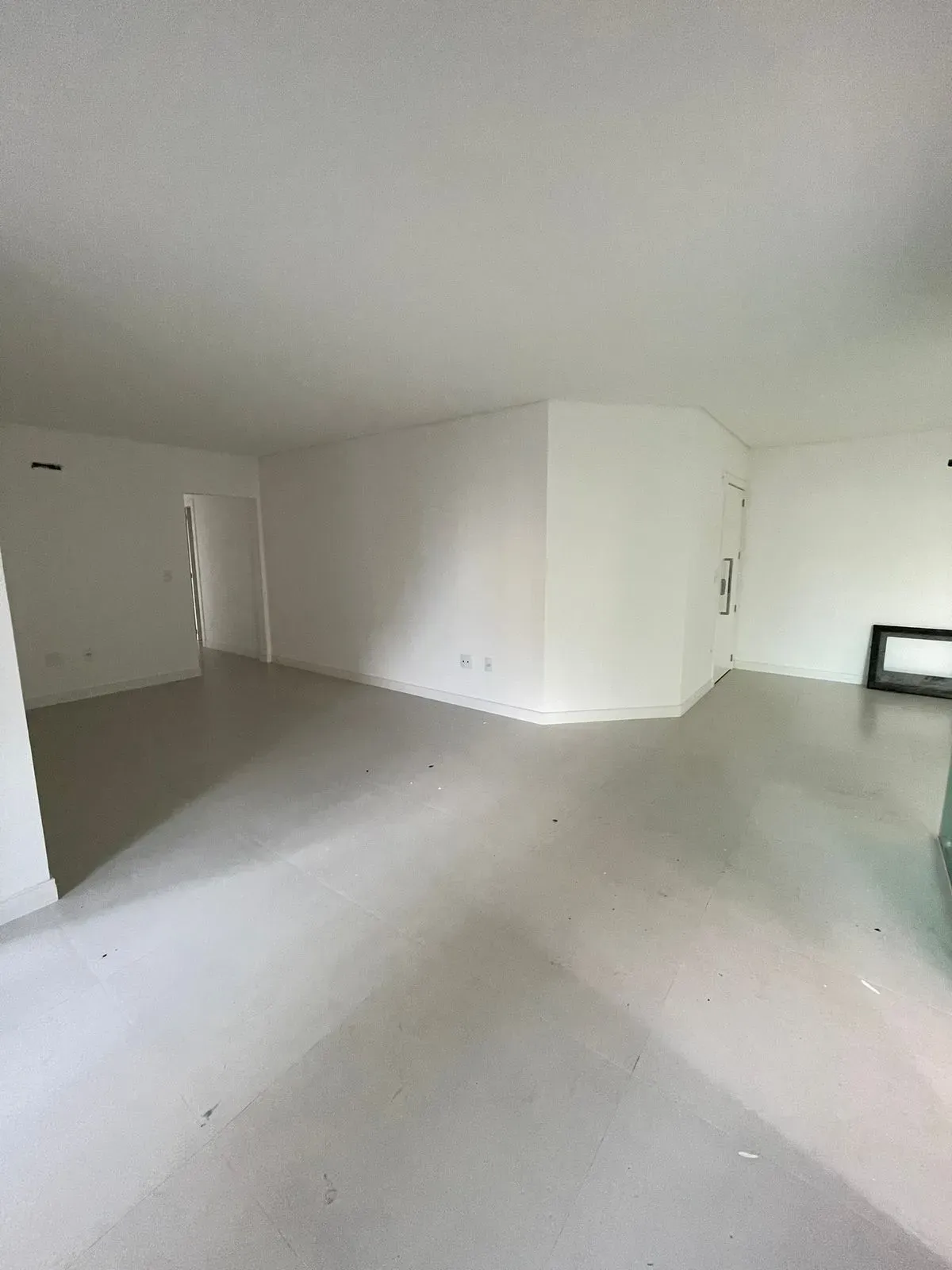 Apartamento com 4 dormitórios sendo 4 suítes e 4 vagas de garagem em Itapema/SC