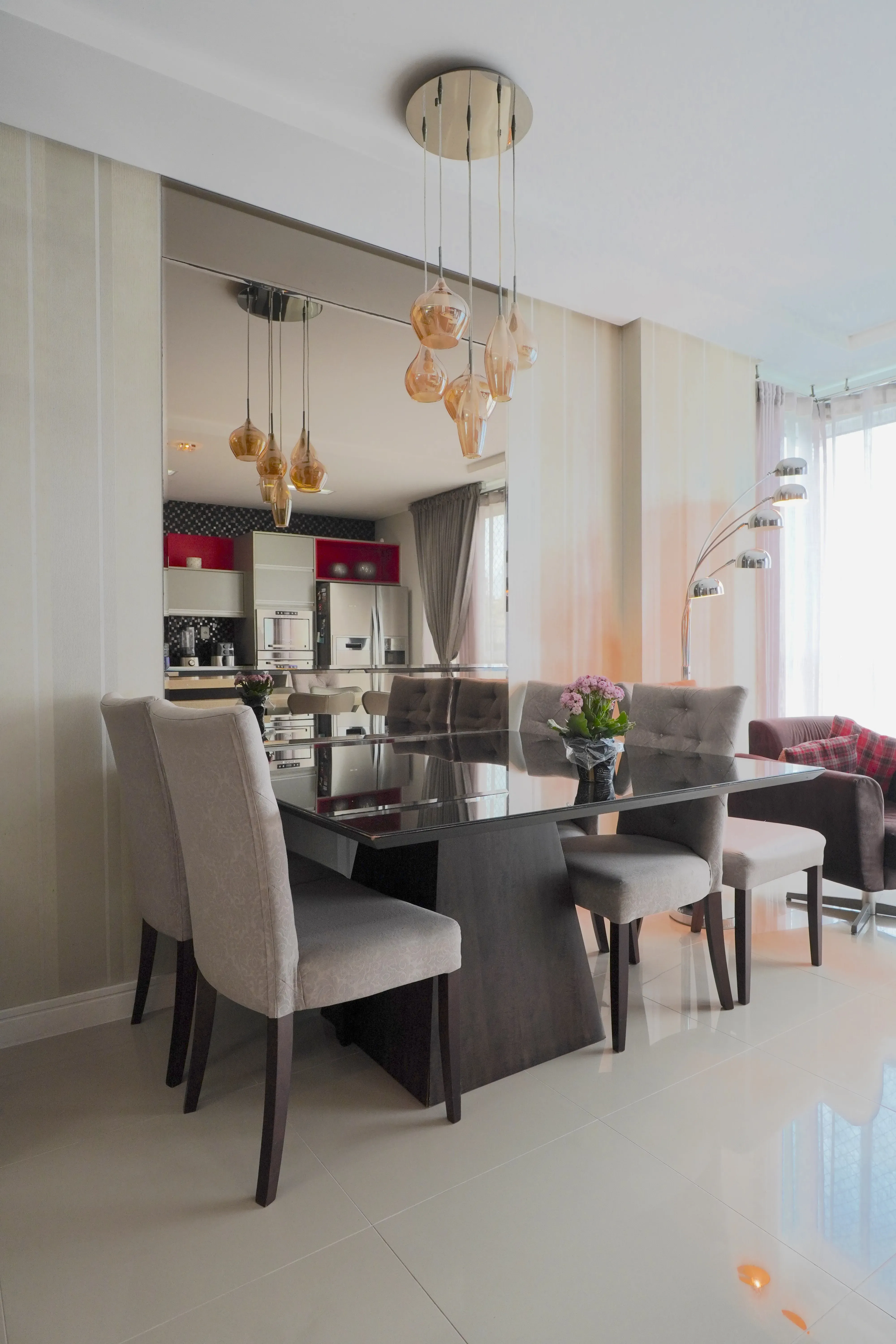 Apartamento com 3 dormitórios sendo 1 suíte e 2 vagas de garagem em Balneário Camboriú/SC